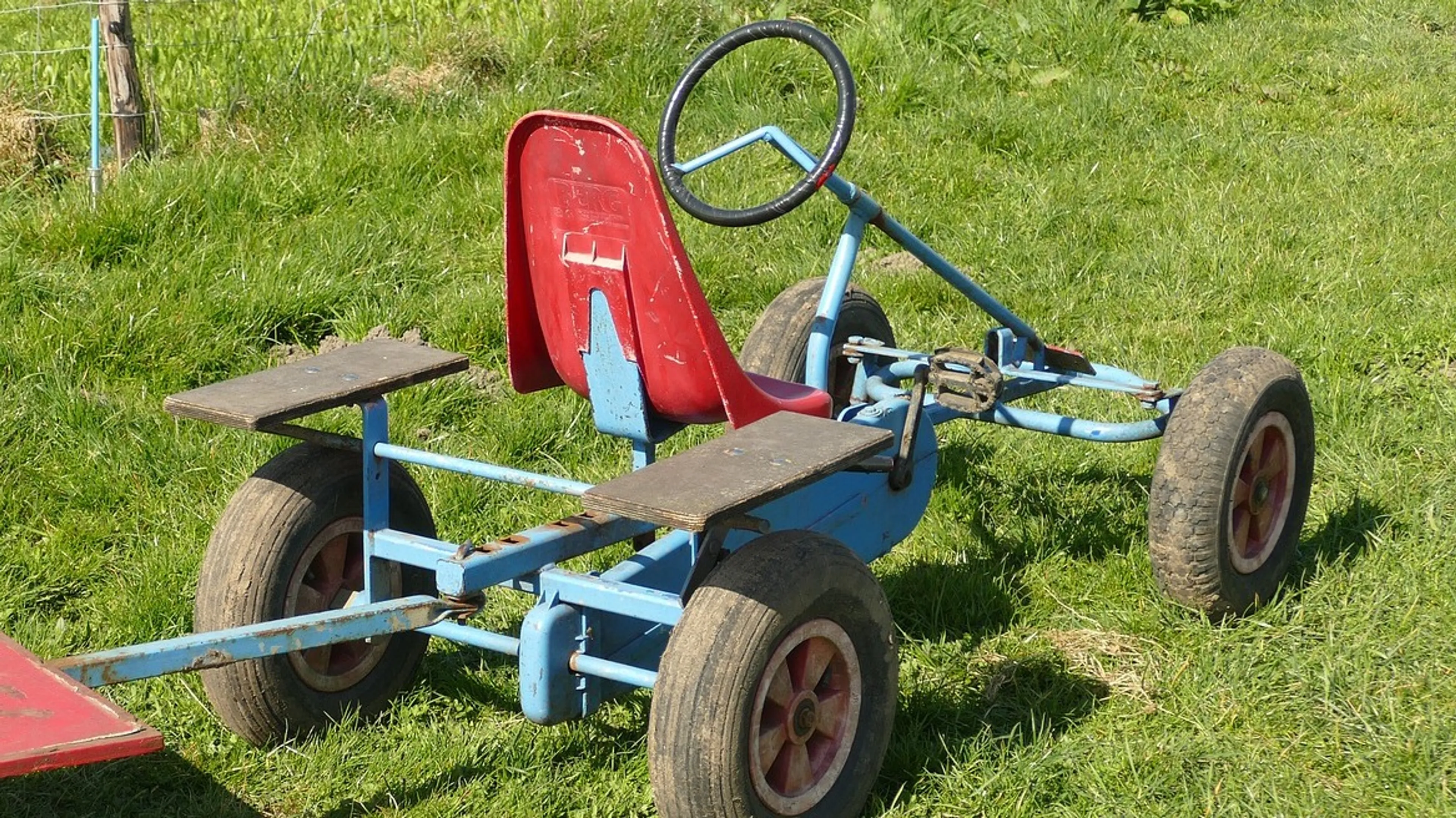 Jongen (15) op skelter krijgt klappen bij beroving en raakt gewond
