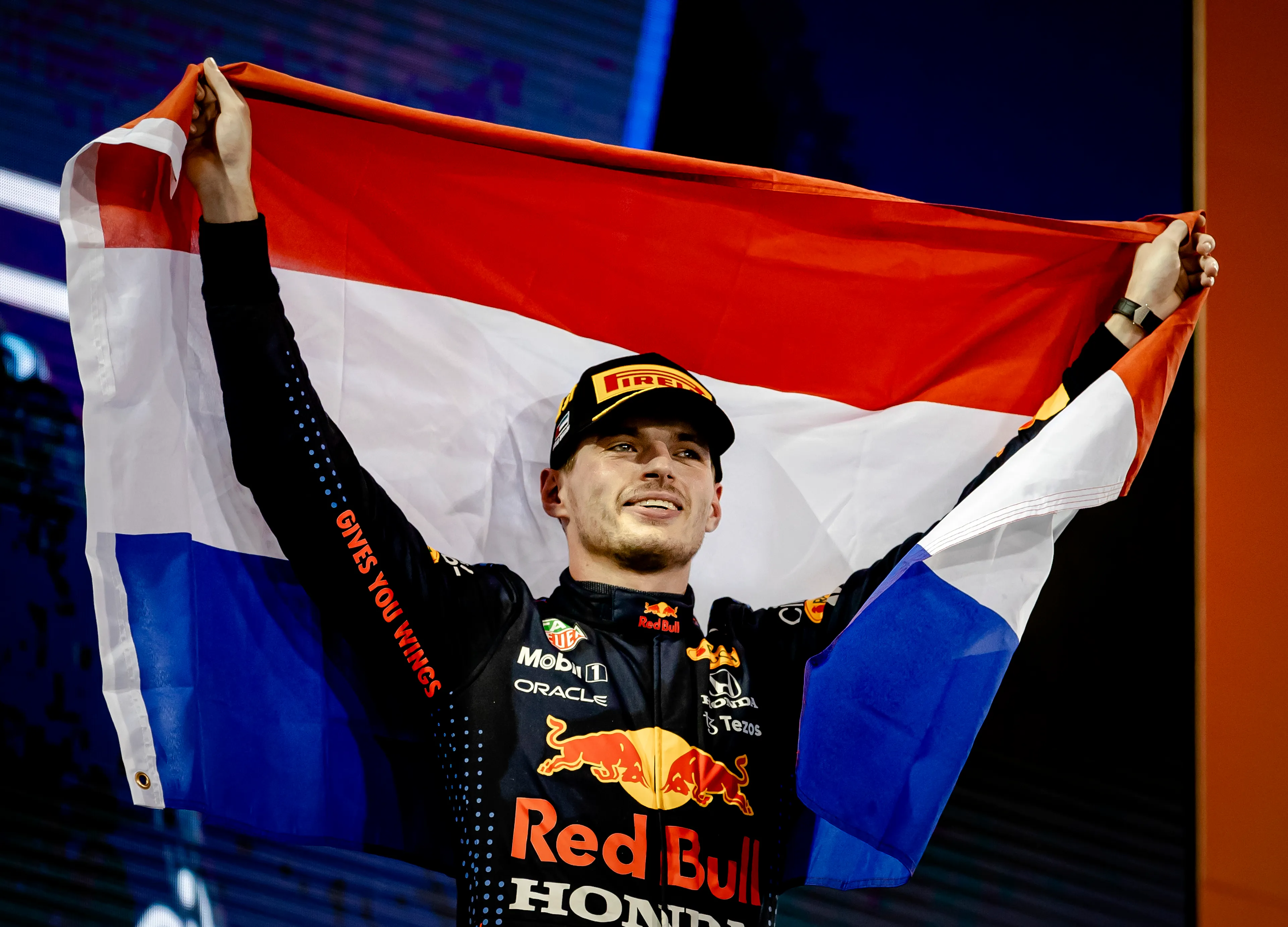 BN'ers uitzinnig na historische zege Max Verstappen: 'Wat. Een. Legende.'
