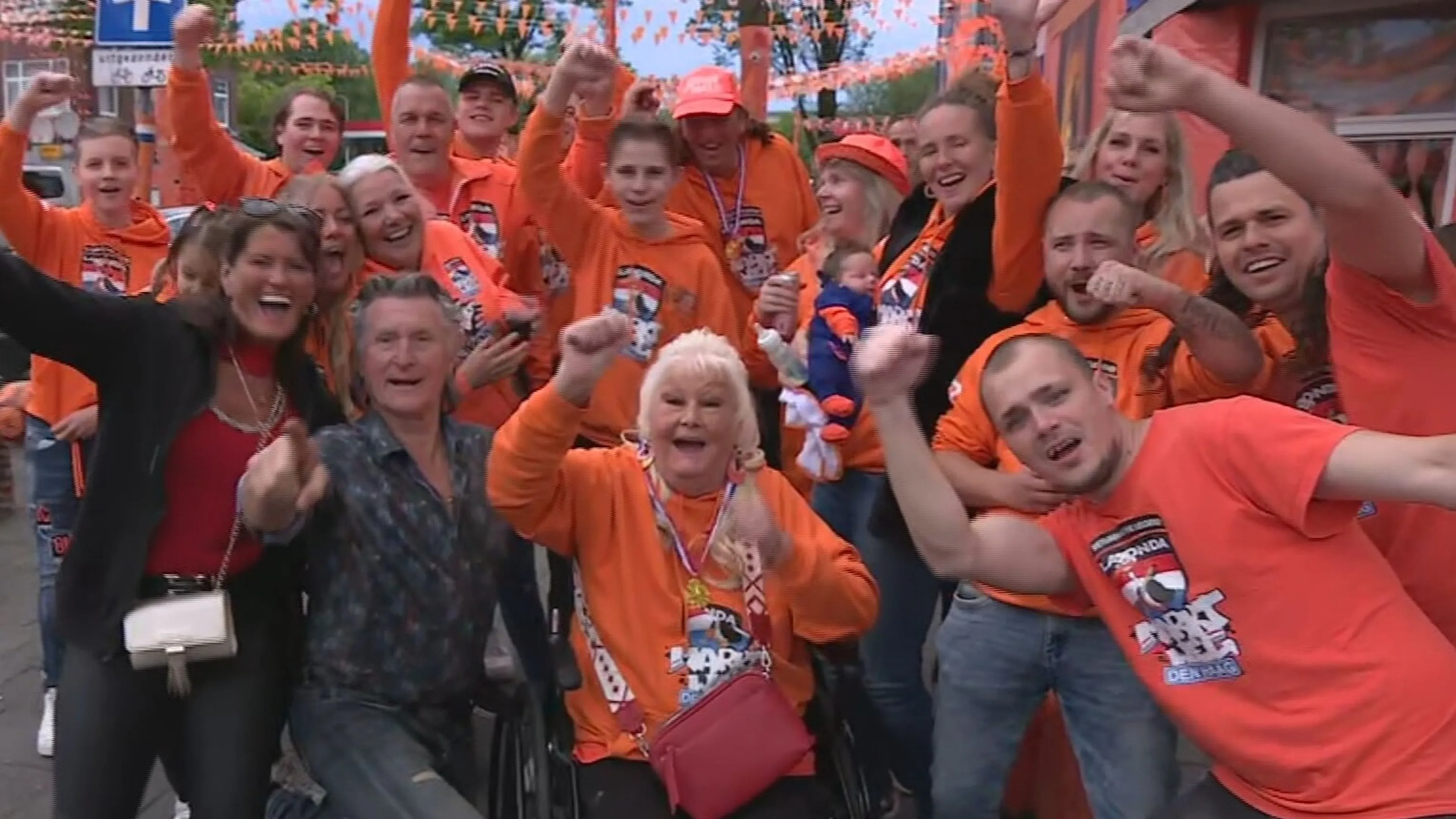 'Mooiste oranjestraat van Nederland' geopend: 'Het was doorbeuken' 