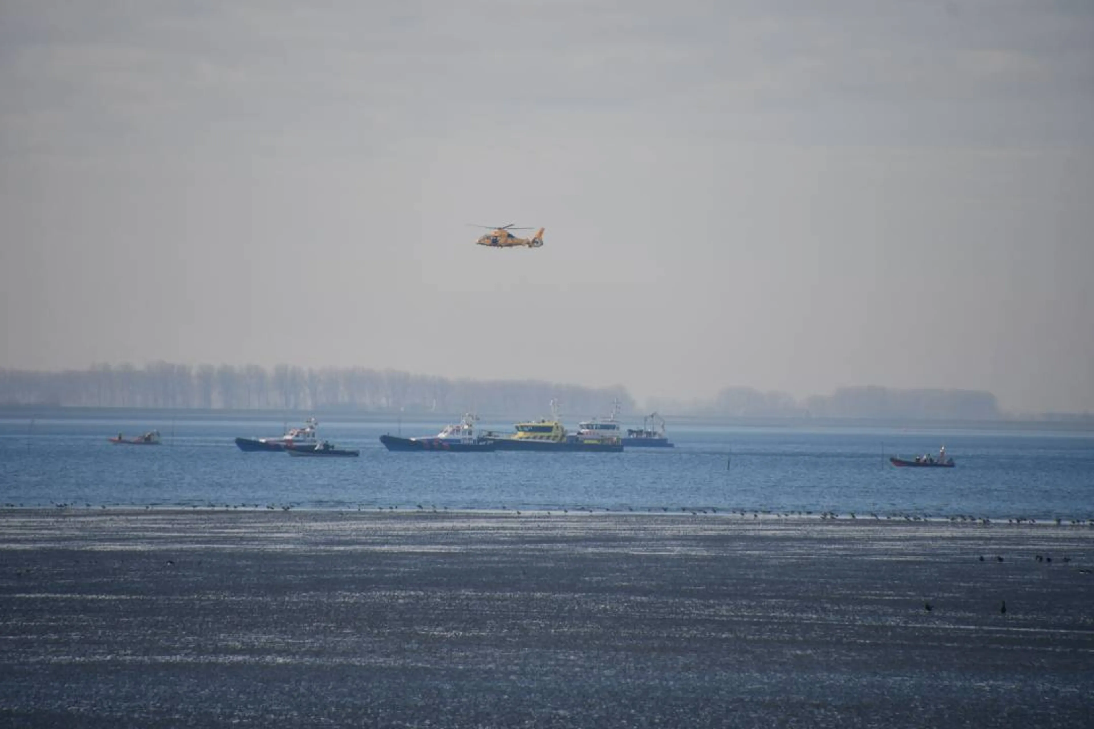 Grote zoekactie naar overboord geslagen man op Oosterschelde