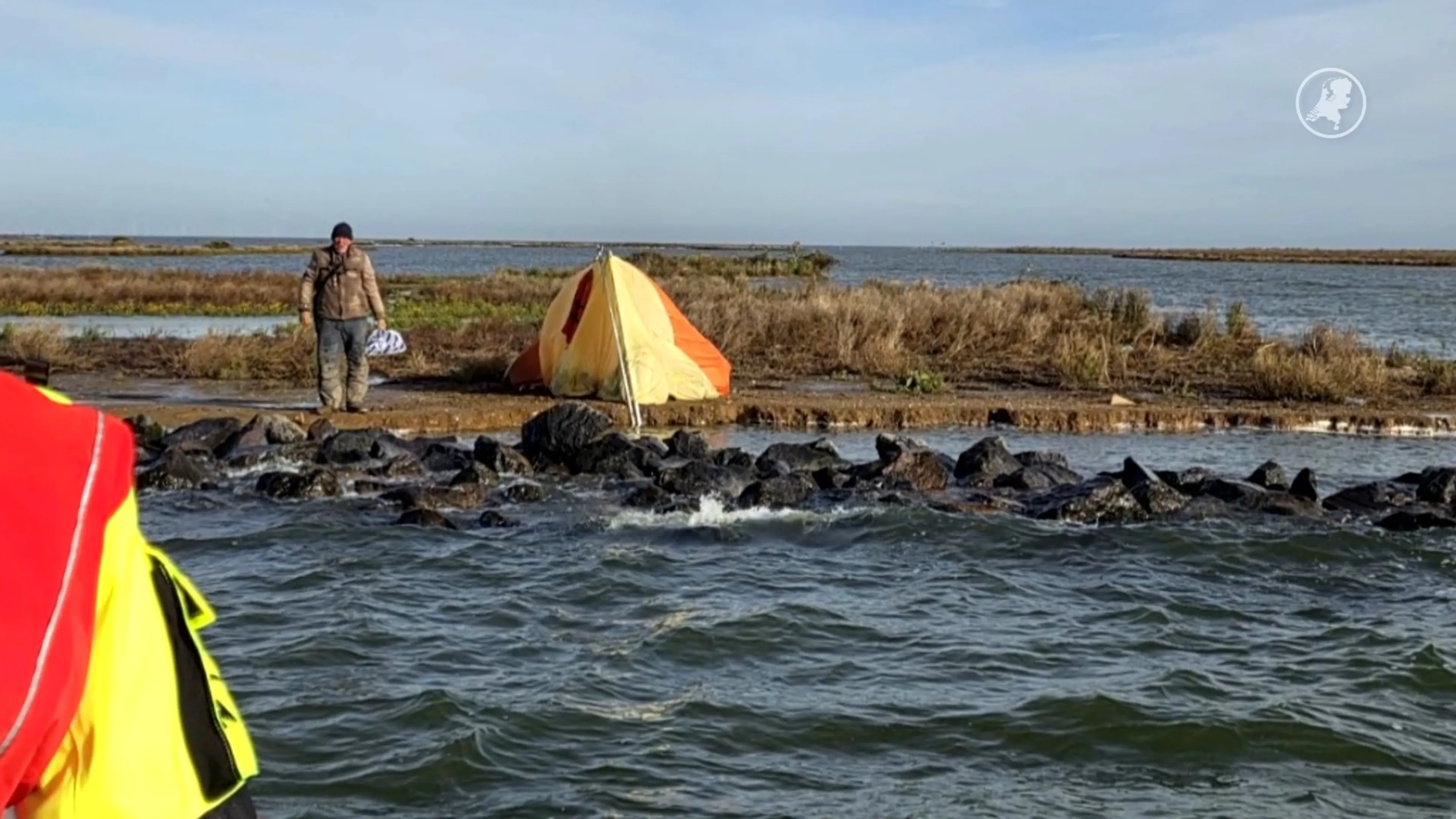 Filmachtig tafereel: man twee dagen gestrand op eiland in IJsselmeer