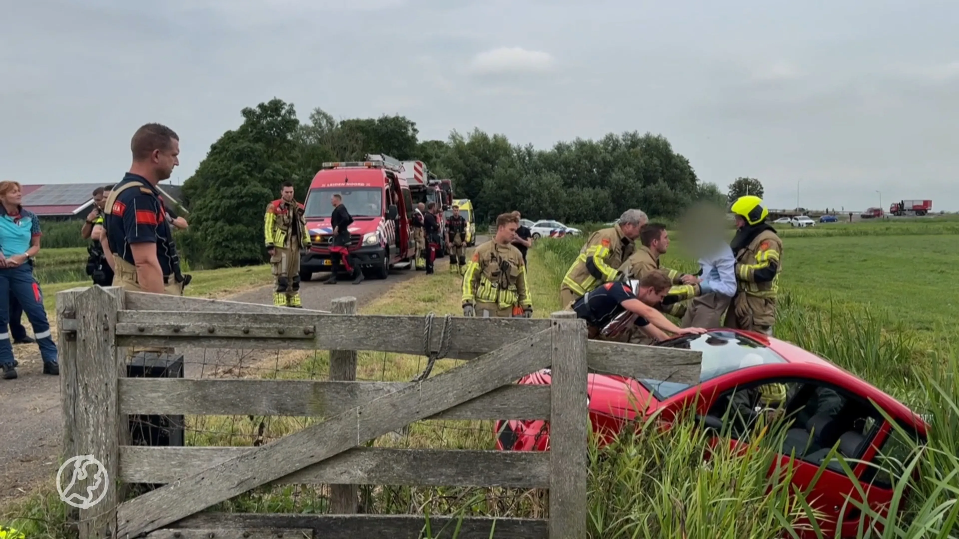 Hoogbejaard echtpaar (98 en 93) belandt met brommobiel in sloot