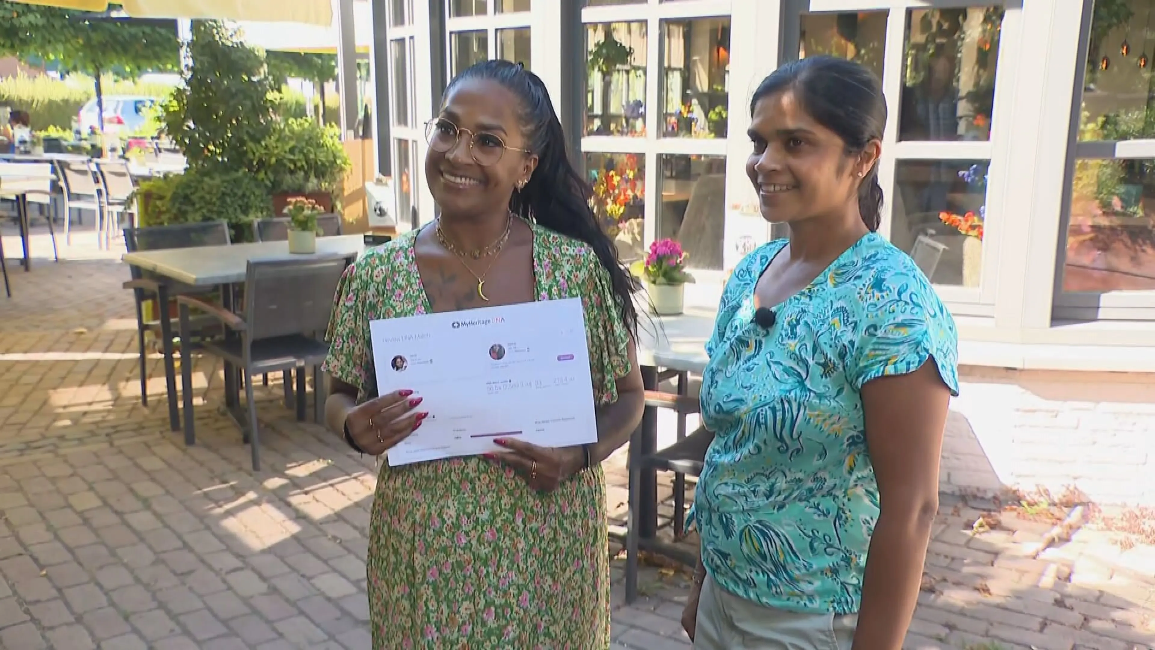 Vriendinnen Meena en Minal noemen elkaar al jaren 'sis' en blijken écht zussen