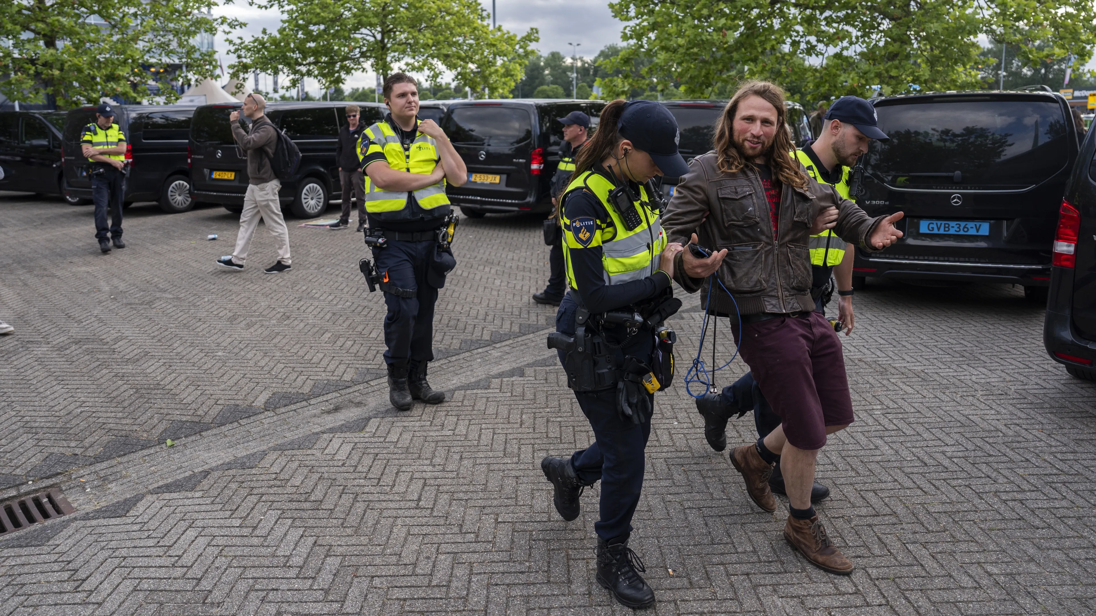 Twee mensen aangehouden bij optreden Ye in GelreDome