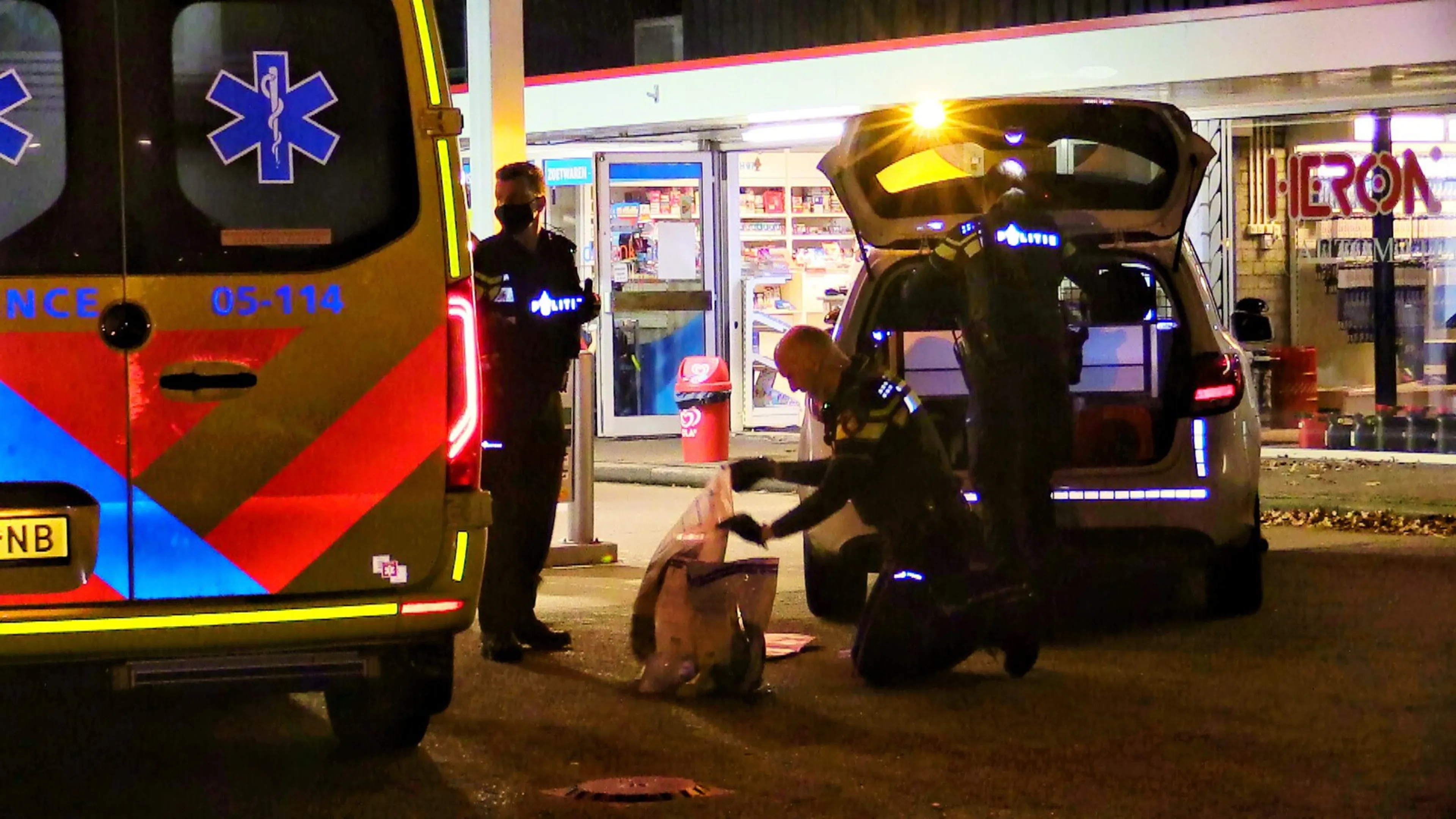 Gewonde door schietincident bij tankstation Enschede, verdachte spoorloos