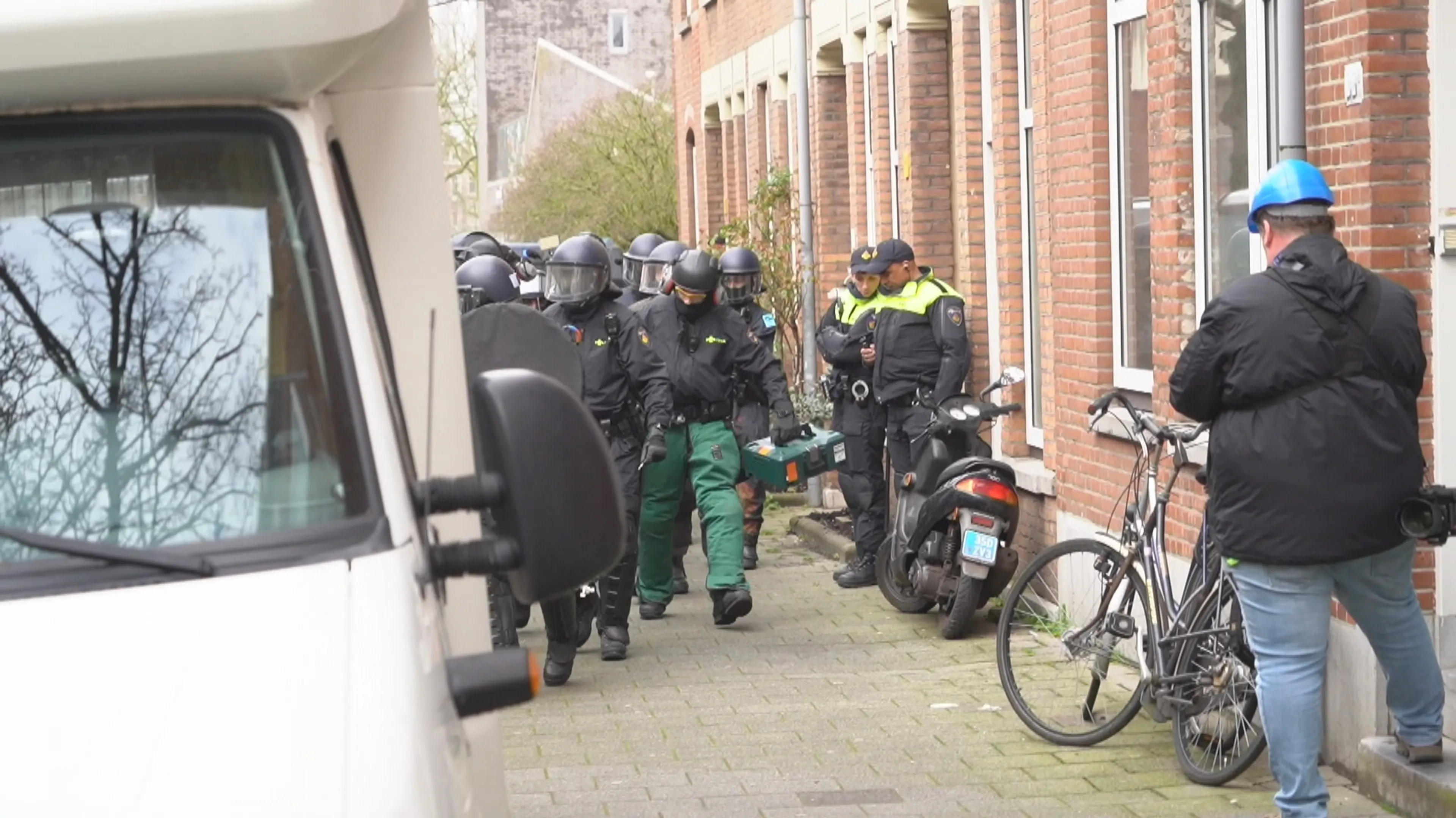 Arrestaties bij ontruiming zes kraakpanden Rotterdamse Tweebosbuurt