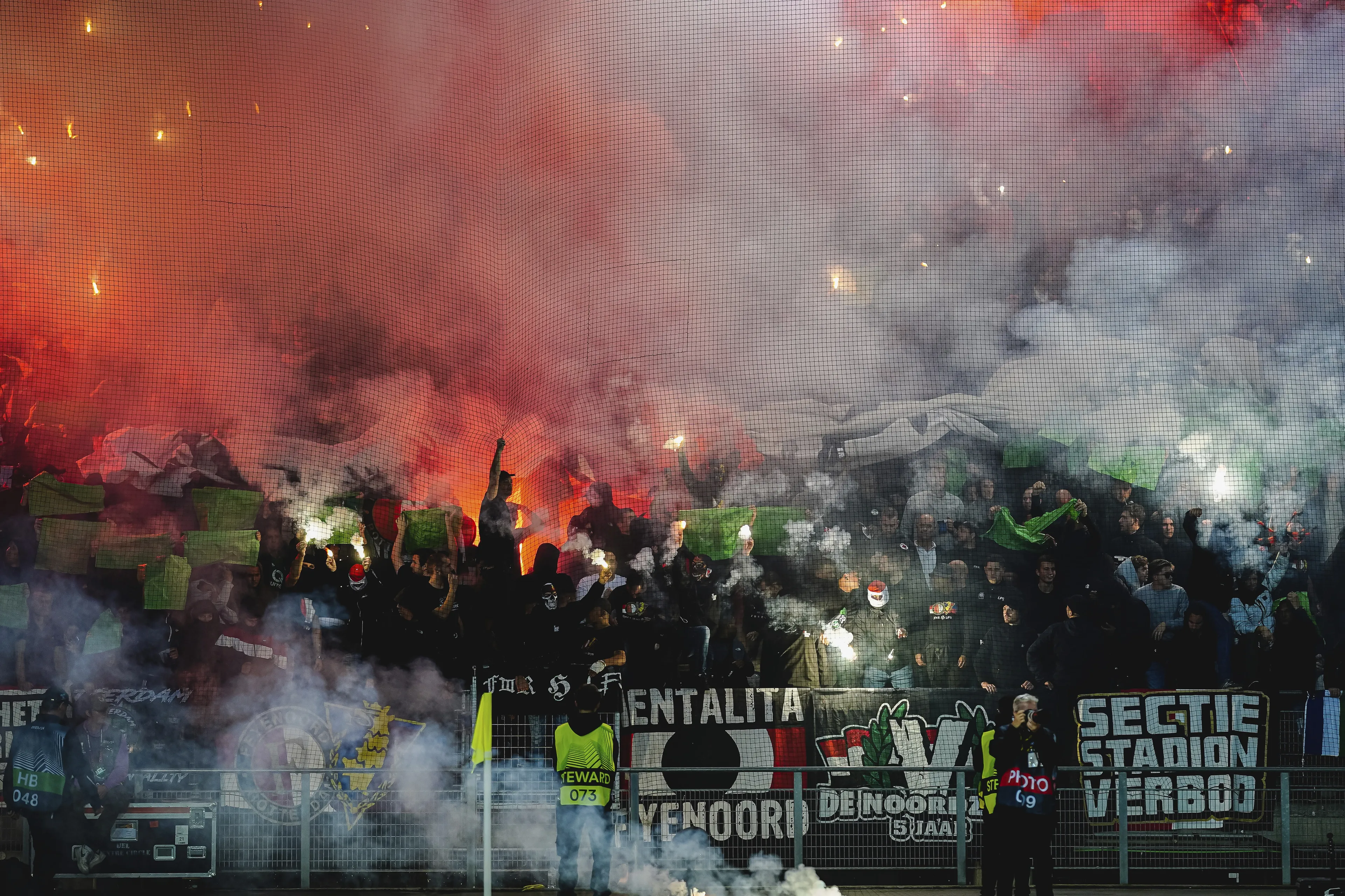 Gewonden en arrestaties in Oostenrijk na wedstrijd Feyenoord