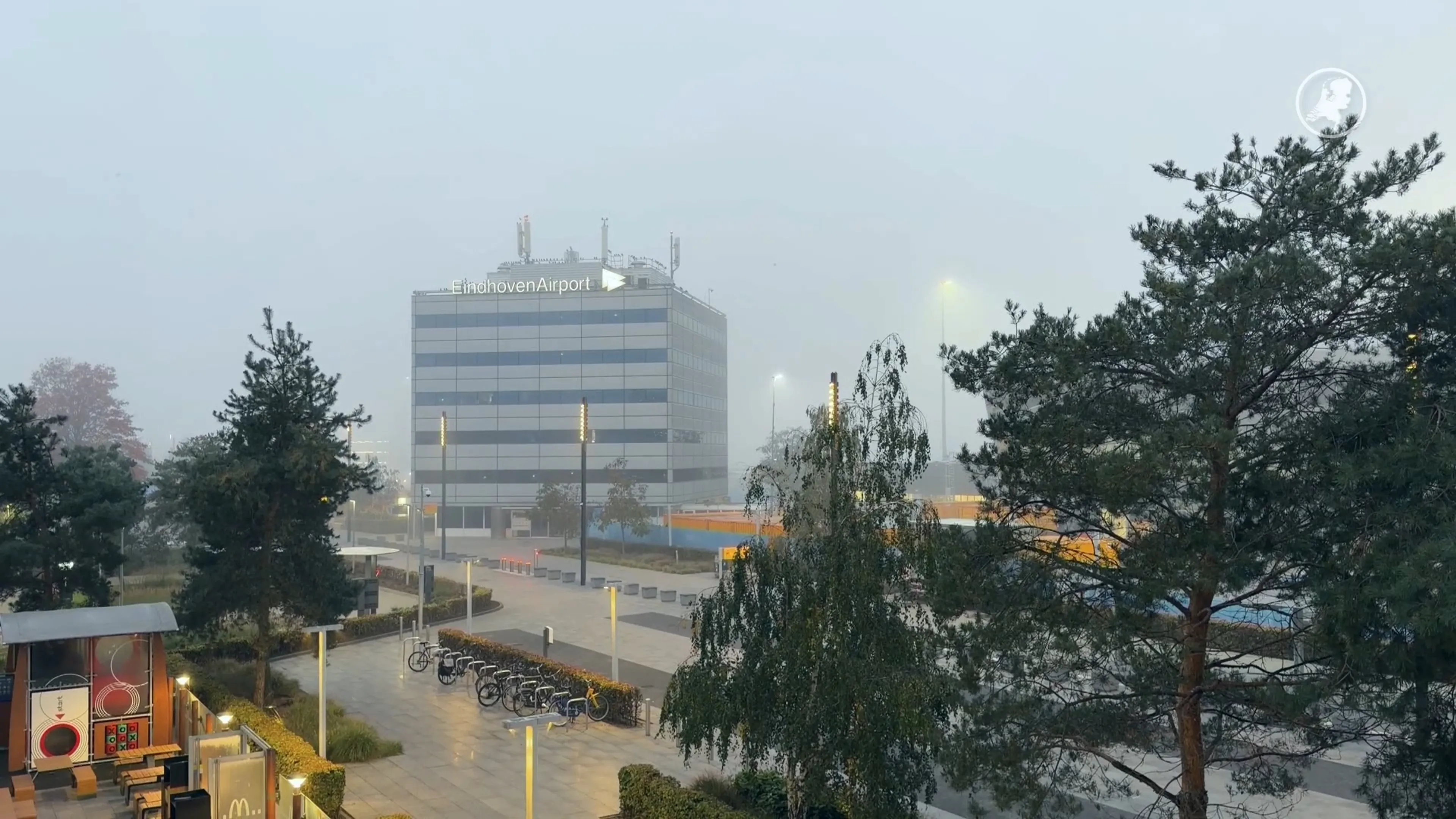 Dikke mist zorgt voor problemen op Eindhoven Airport