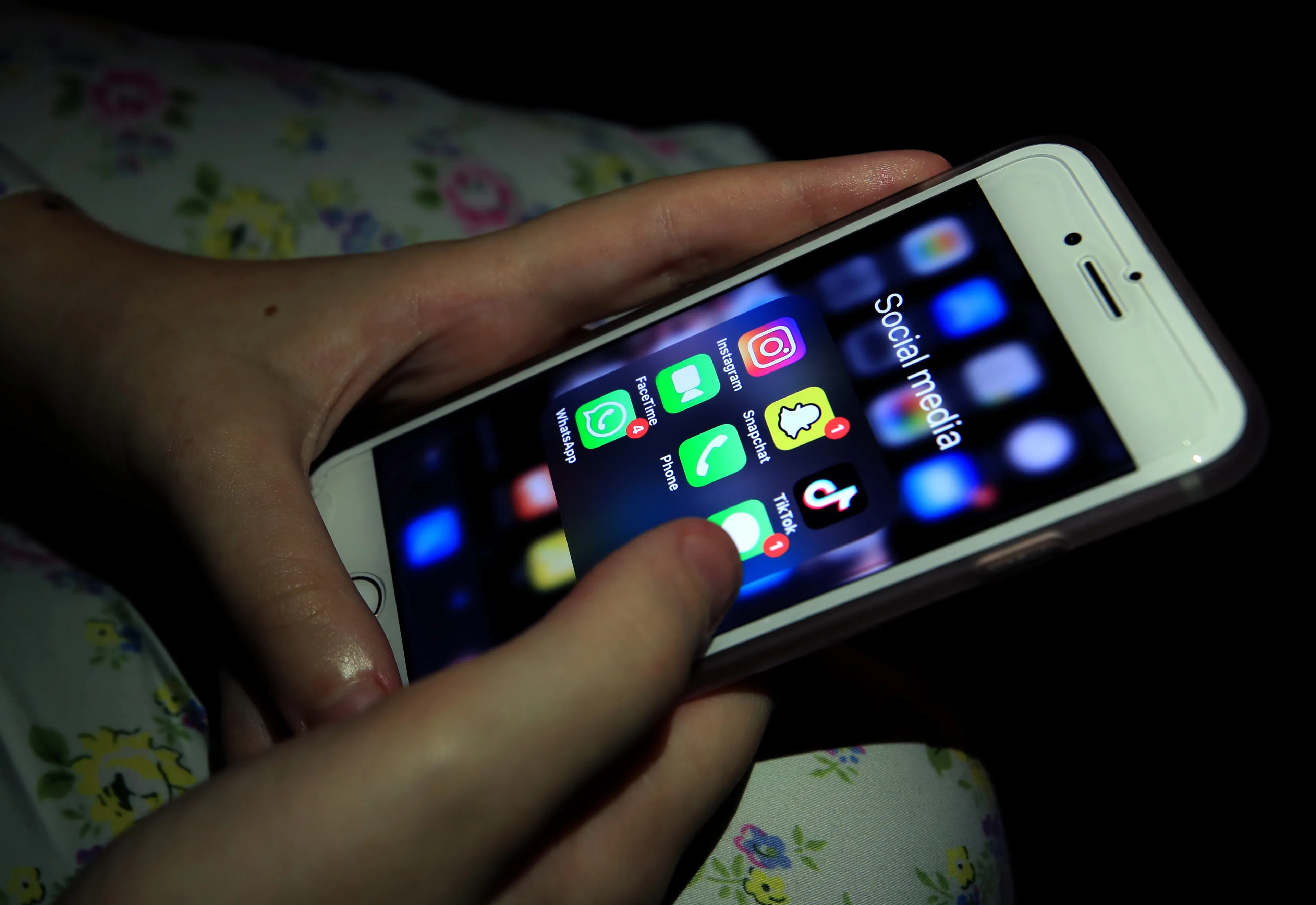 WHO: geen verband tussen mobieltjes en hersentumoren