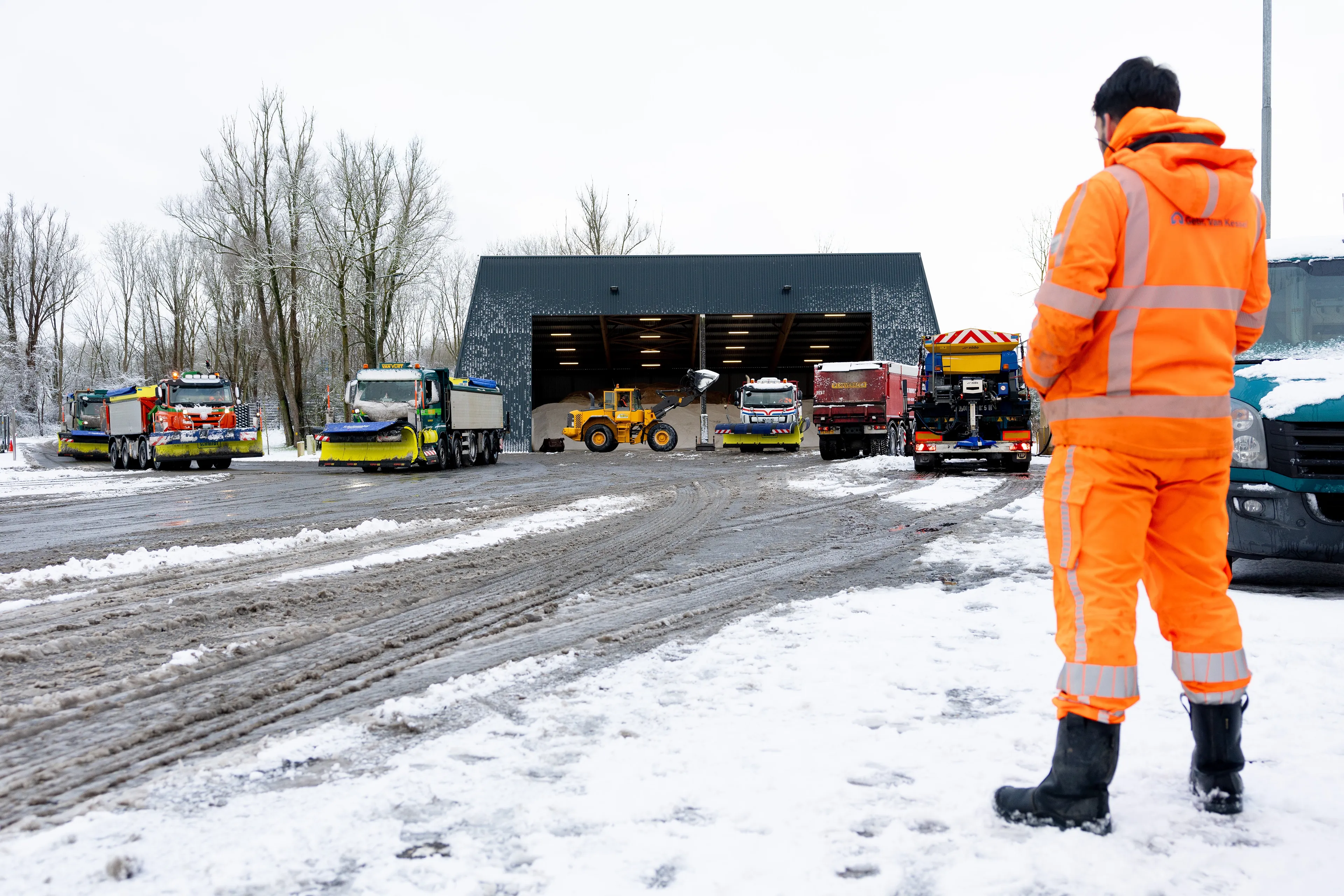 Rijkswaterstaat waarschuwt: ga vrijdag niet onnodig de weg op in het noorden