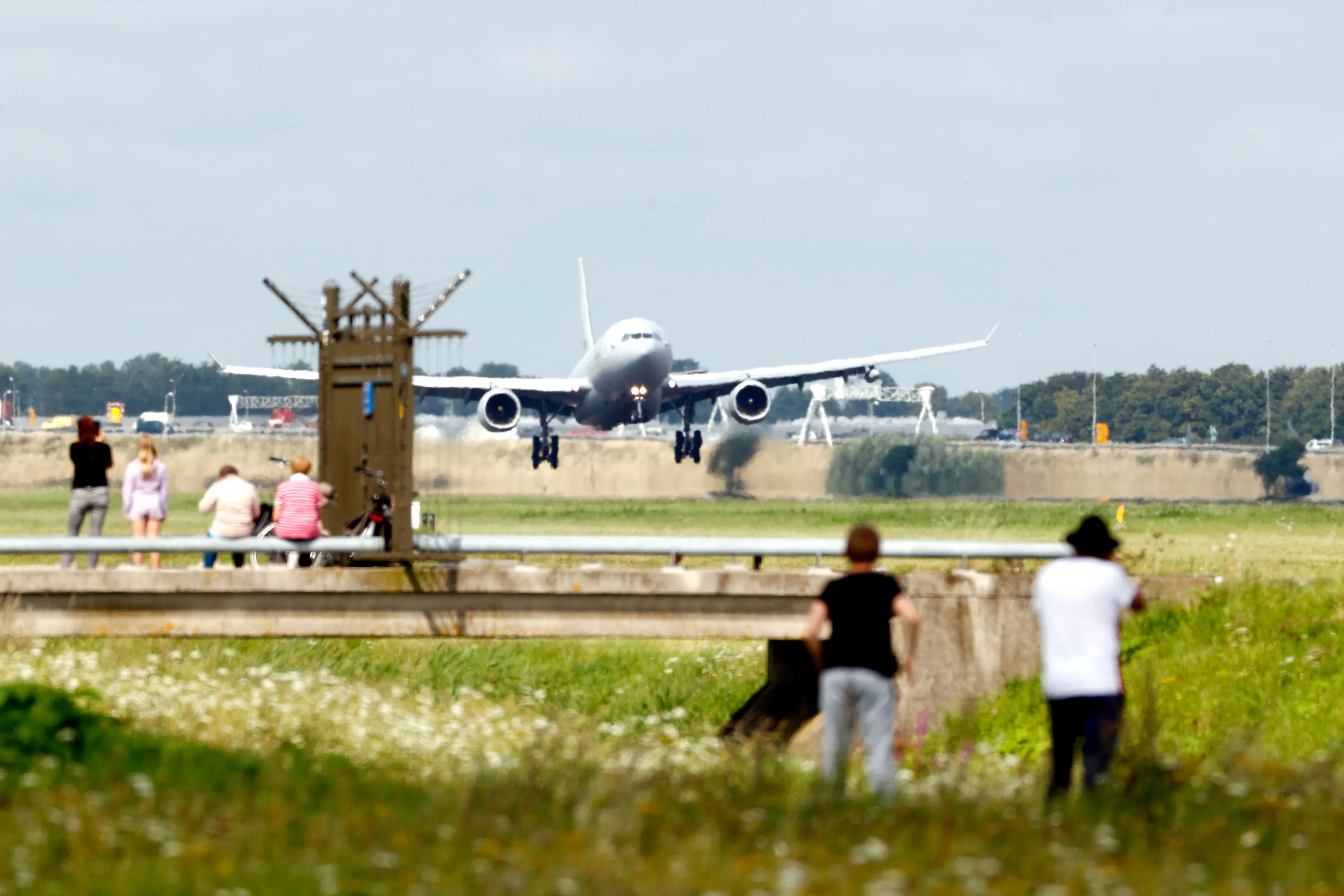 Weer 150 mensen geëvacueerd uit Afghanistan, vliegtuig landt zaterdagmiddag op Schiphol