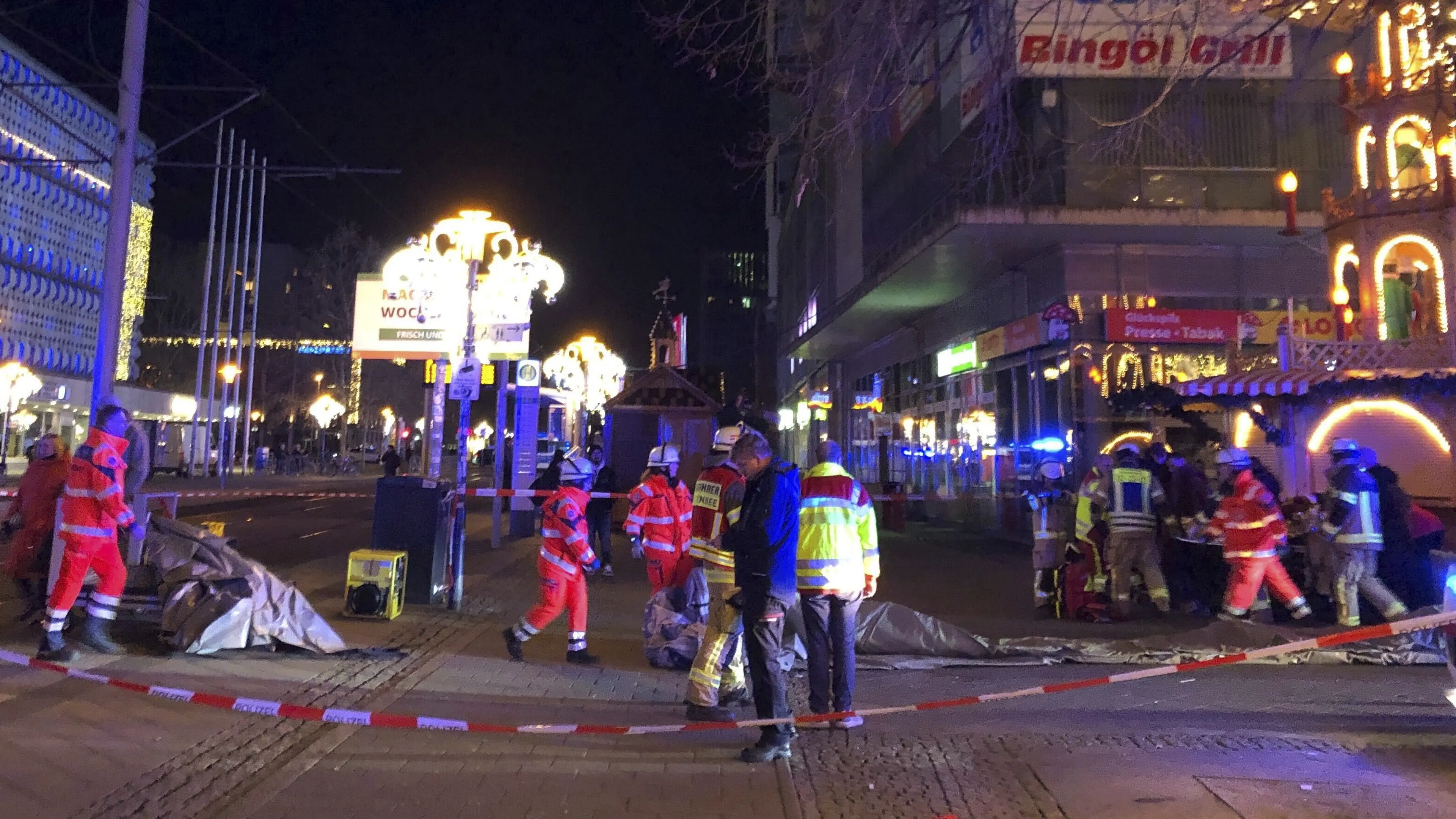 Automobilist rijdt in op Duitse kerstmarkt: 'Minstens 2 doden waaronder een kind'