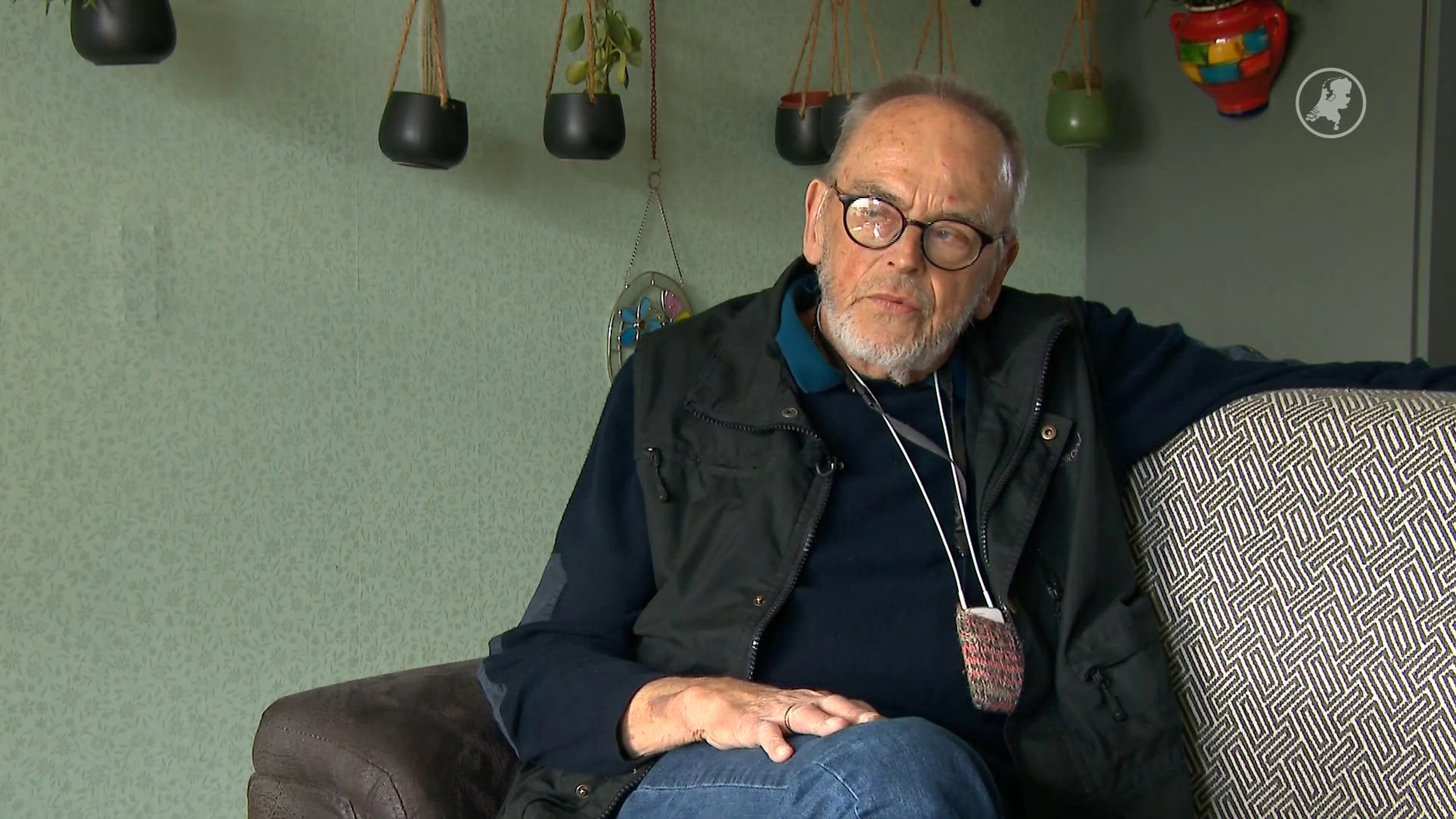 Joke zoekt gastgezin voor zieke man: 'Het put me uit'