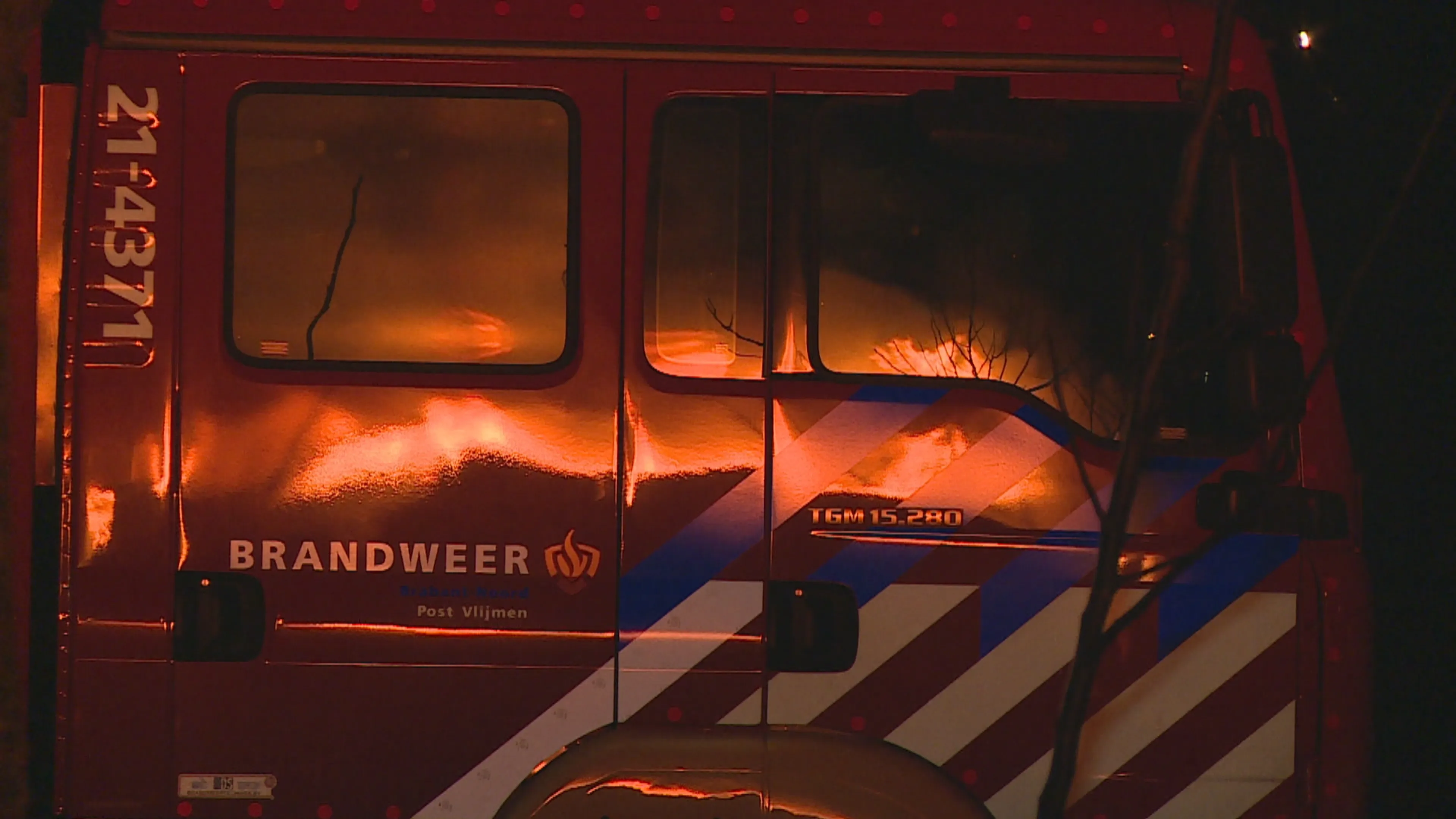 Brandweer redt vier bewoners bij een woningbrand in Den Haag