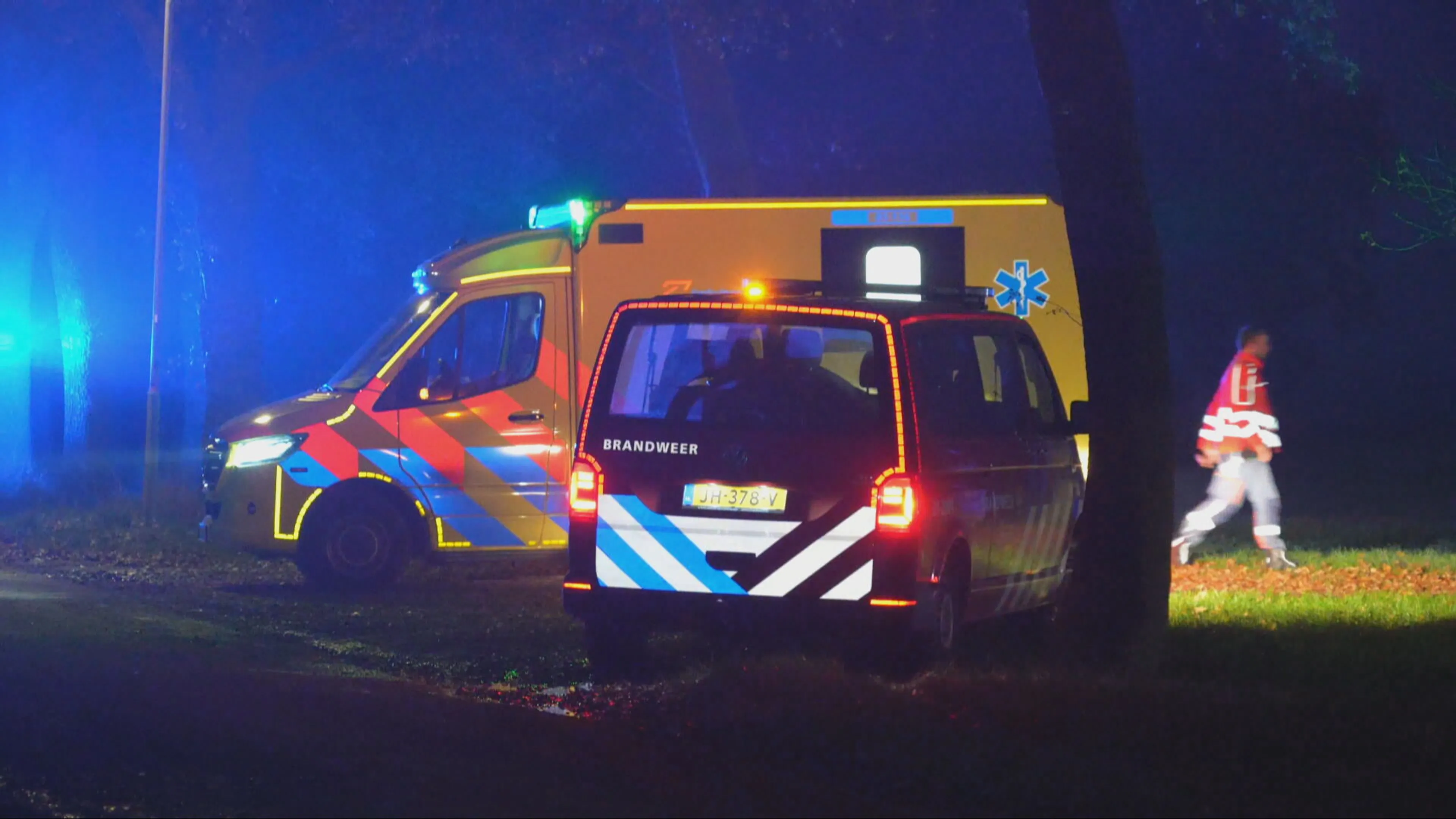Schuur in Groningse Bellingwolde stort in: 1 dode