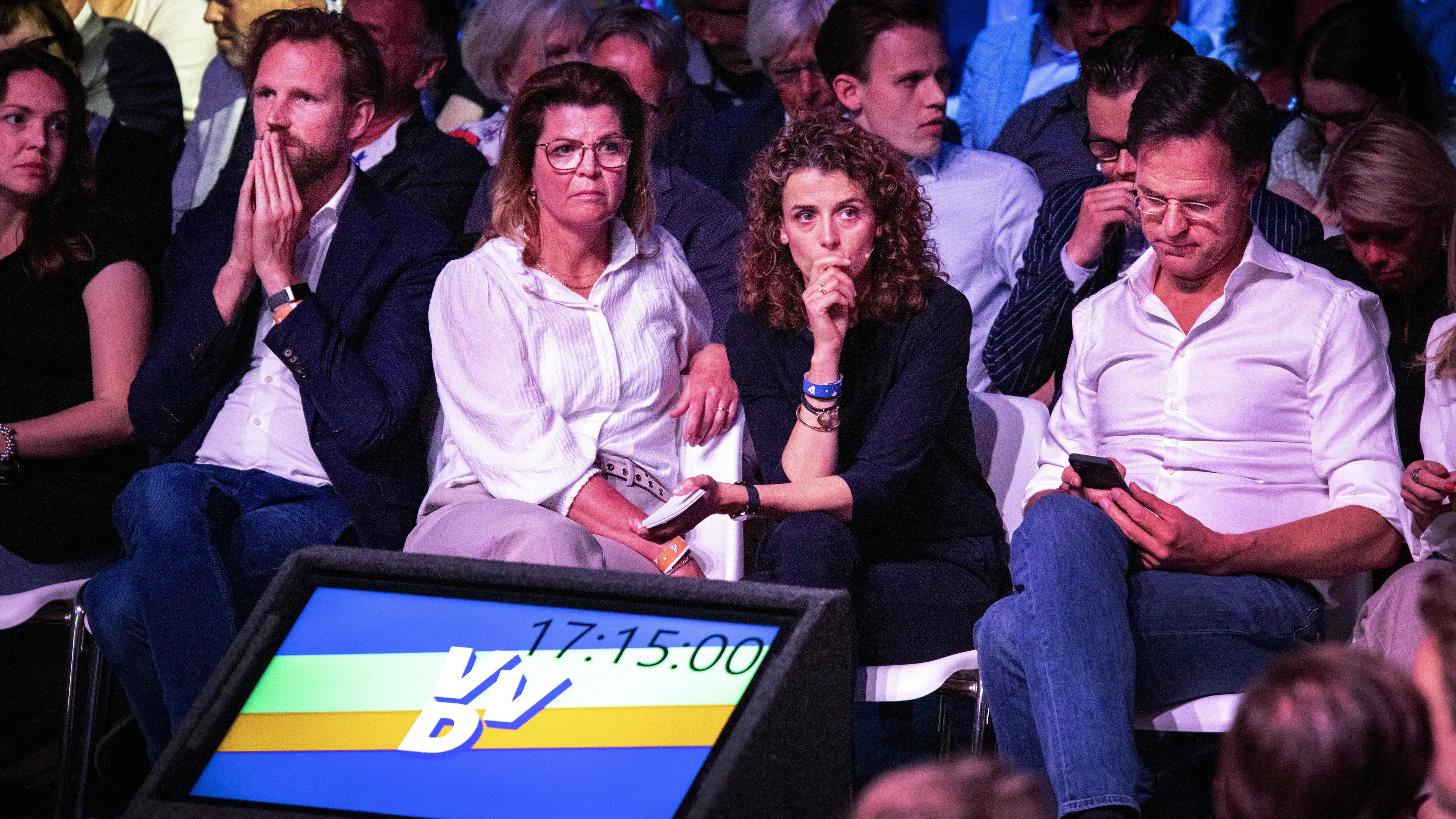 VVD-top wacht stevige discussie over asielcrisis tijdens congres