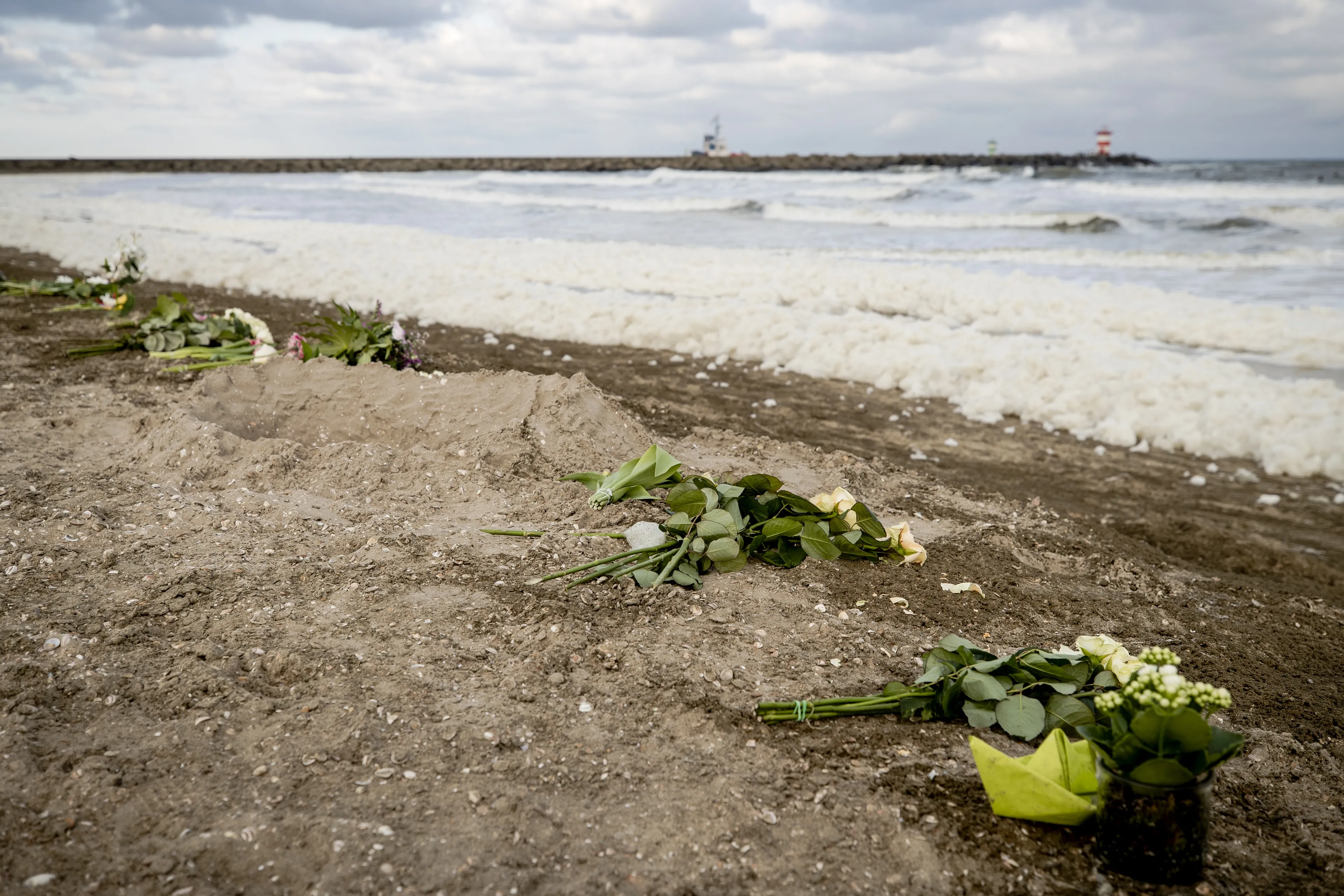 Waarschuwing voor gevaarlijk schuim op zee in deze kustplaatsen
