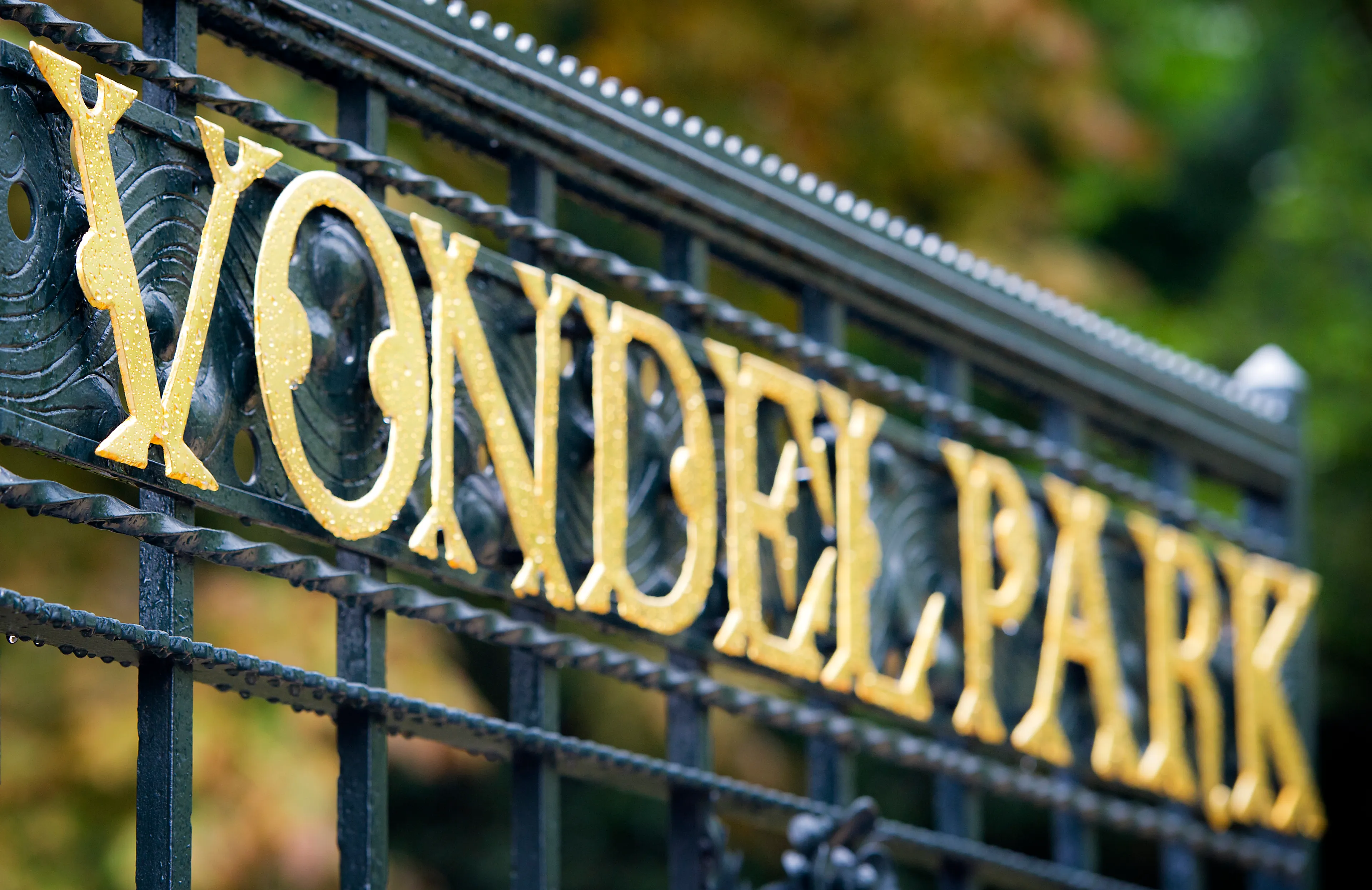Man bij aanhouding in been geschoten in Vondelpark Amsterdam