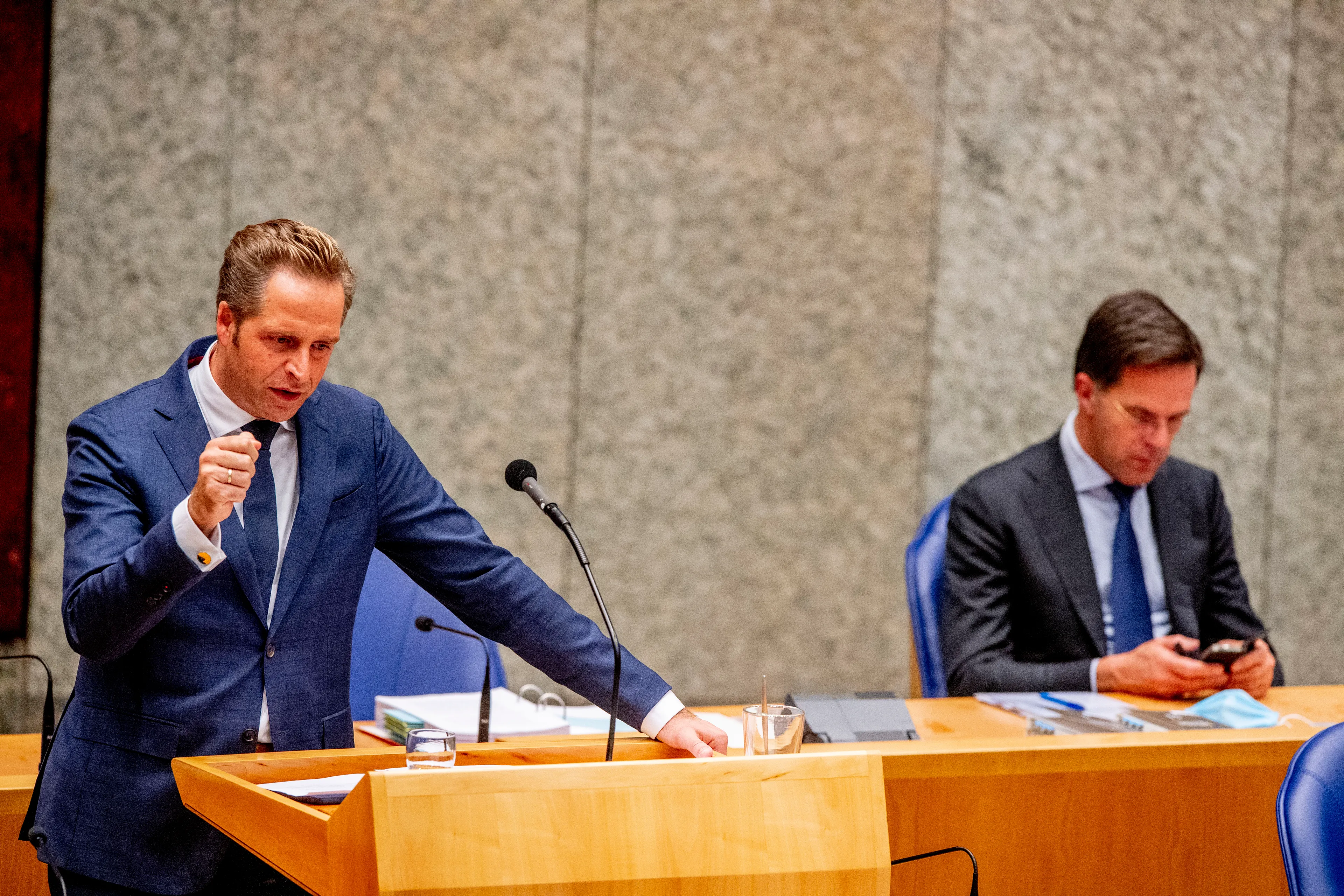 KIJK LIVE MEE: Tweede Kamer in debat met Rutte en De Jonge over coronabeleid