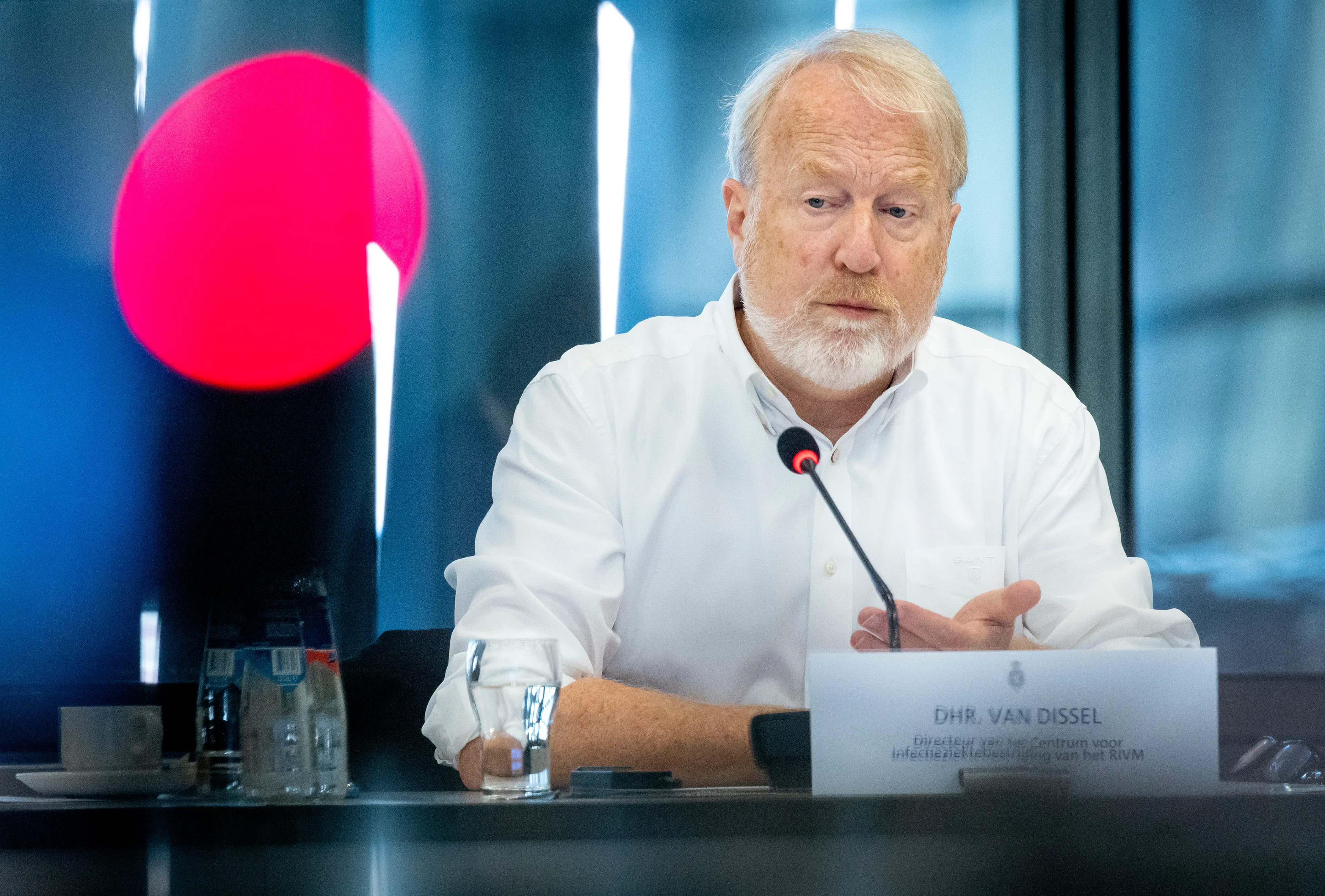 Van Dissel: ongevaccineerden komen vroeg of laat in aanraking met virus