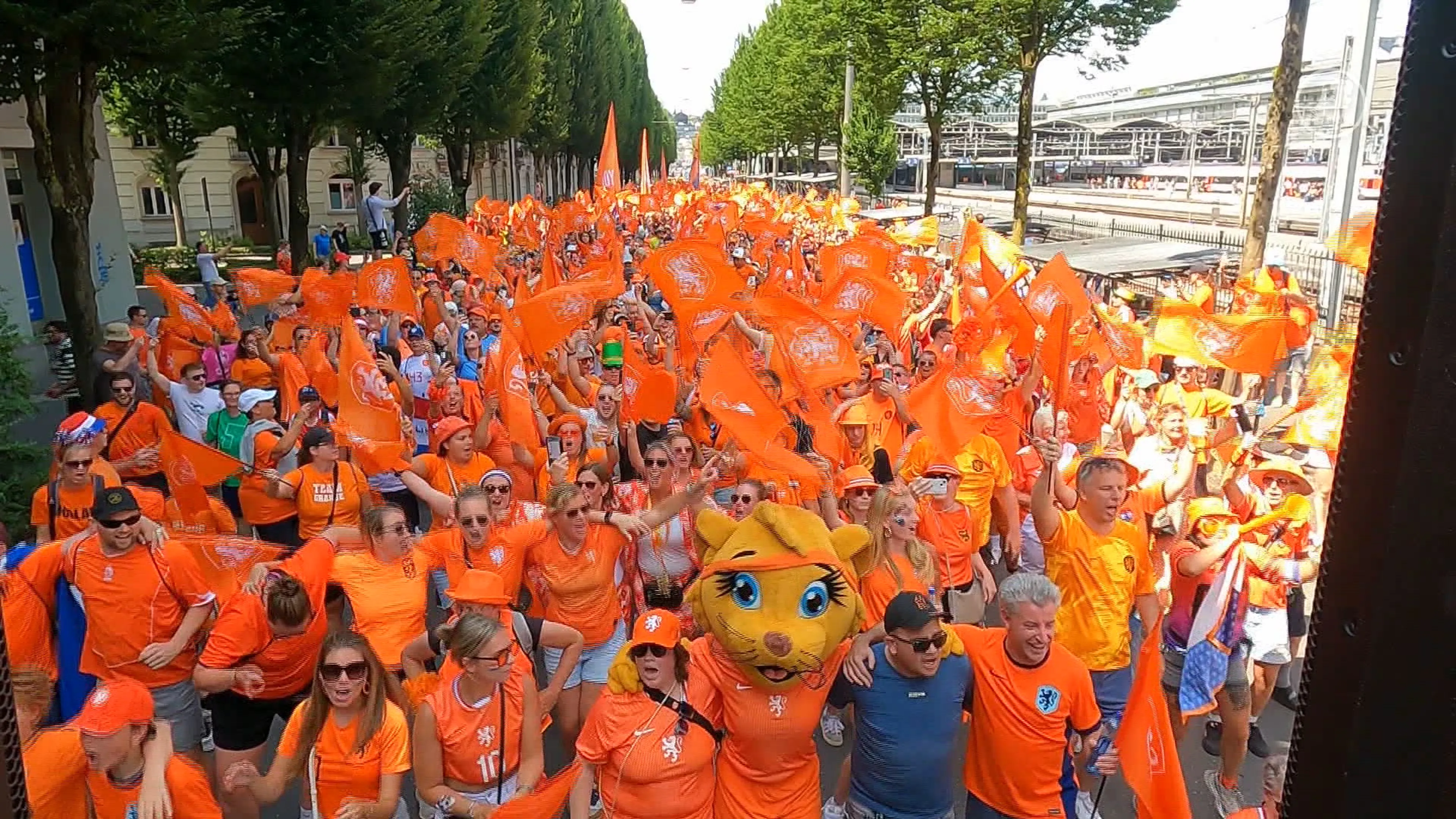 Van links naar rechts in Zwitserland voorafgaand Nederland - Wales