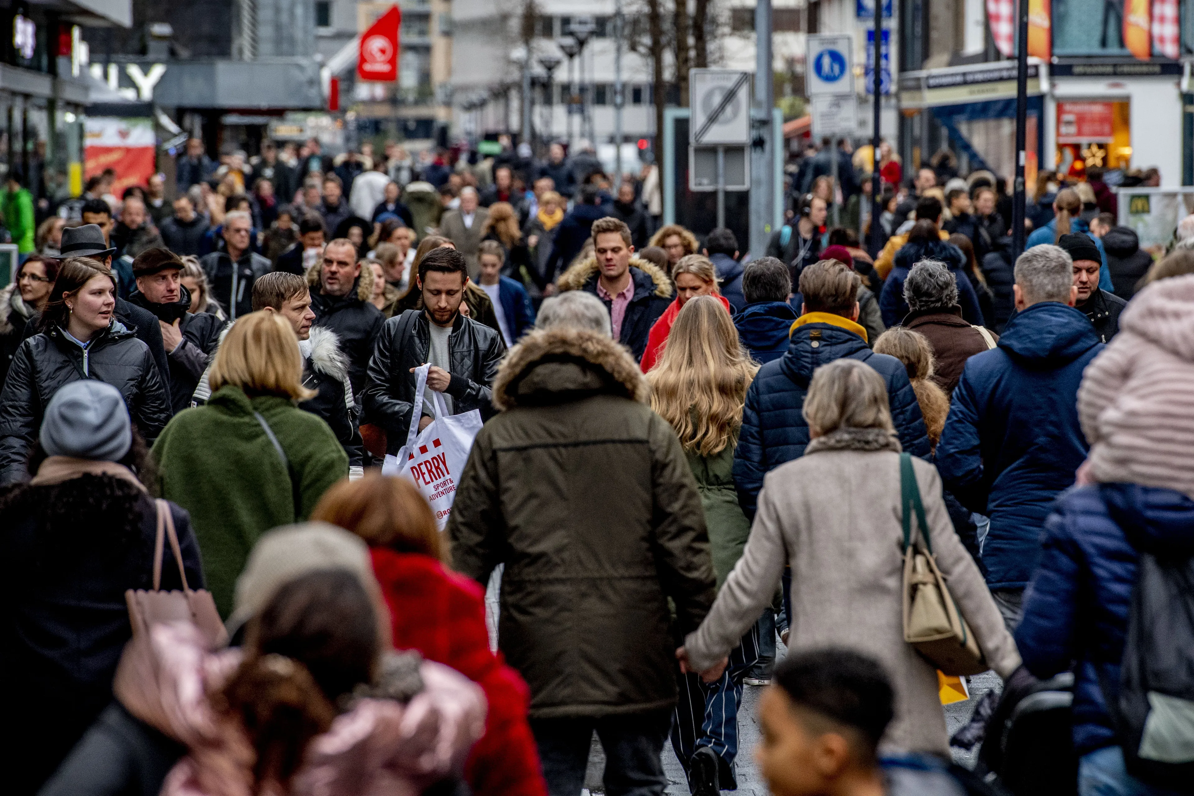 Nederlandse economie blijft groeien: bedrijven en huishoudens geven meer uit