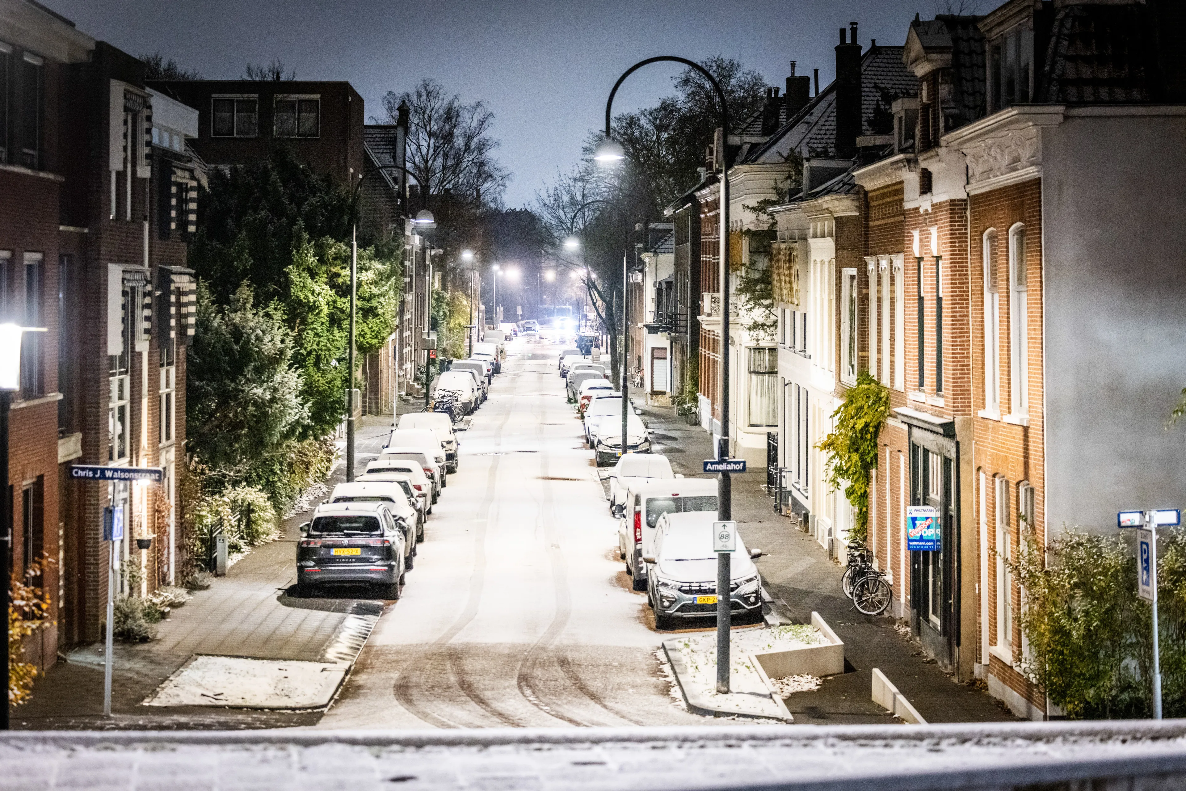 KNMI geeft code geel af: sneeuw zorgt voor gladde wegen