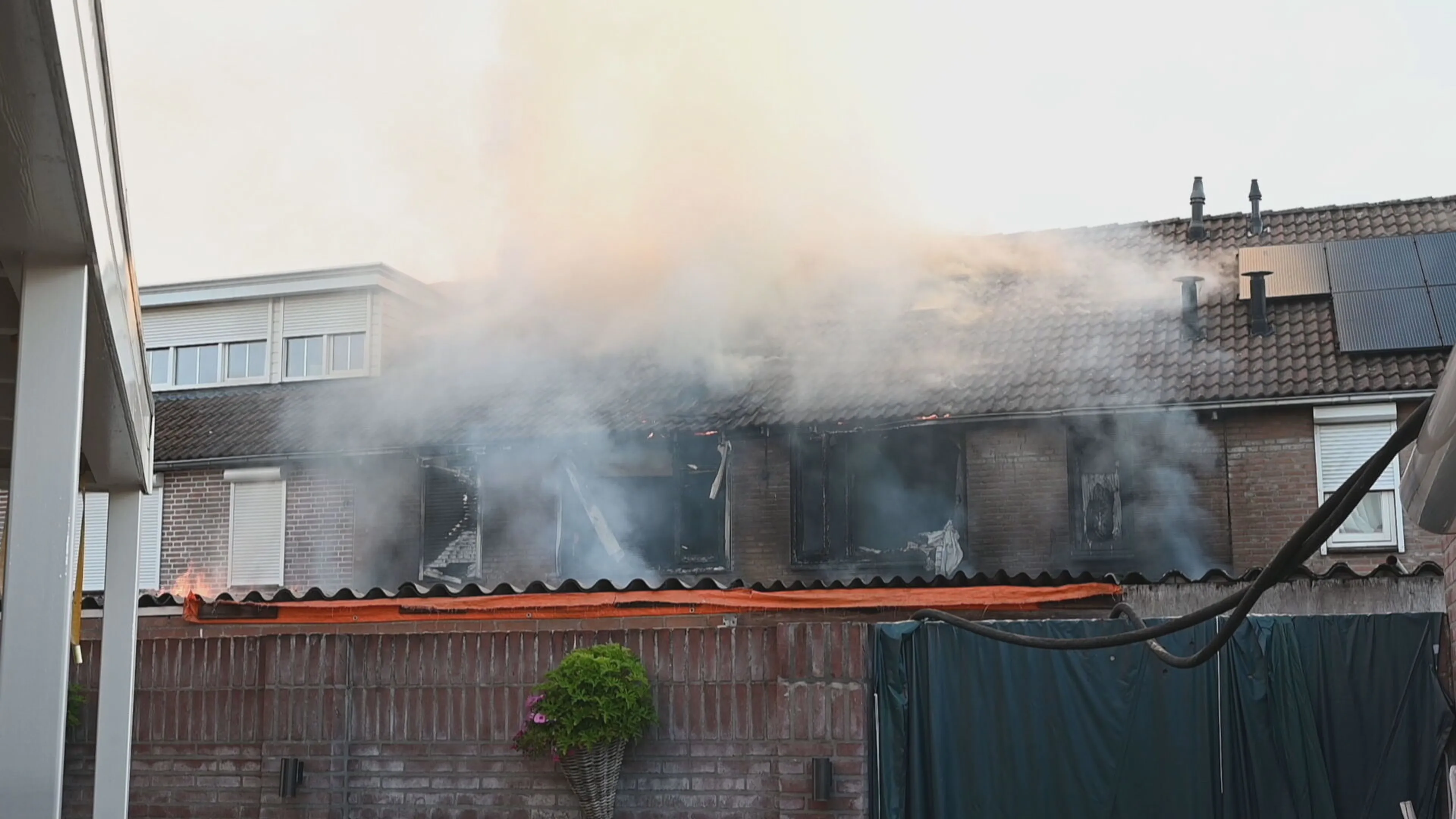 Glazenwasser Remco redde zijn achterburen uit brandende woning Tilburg