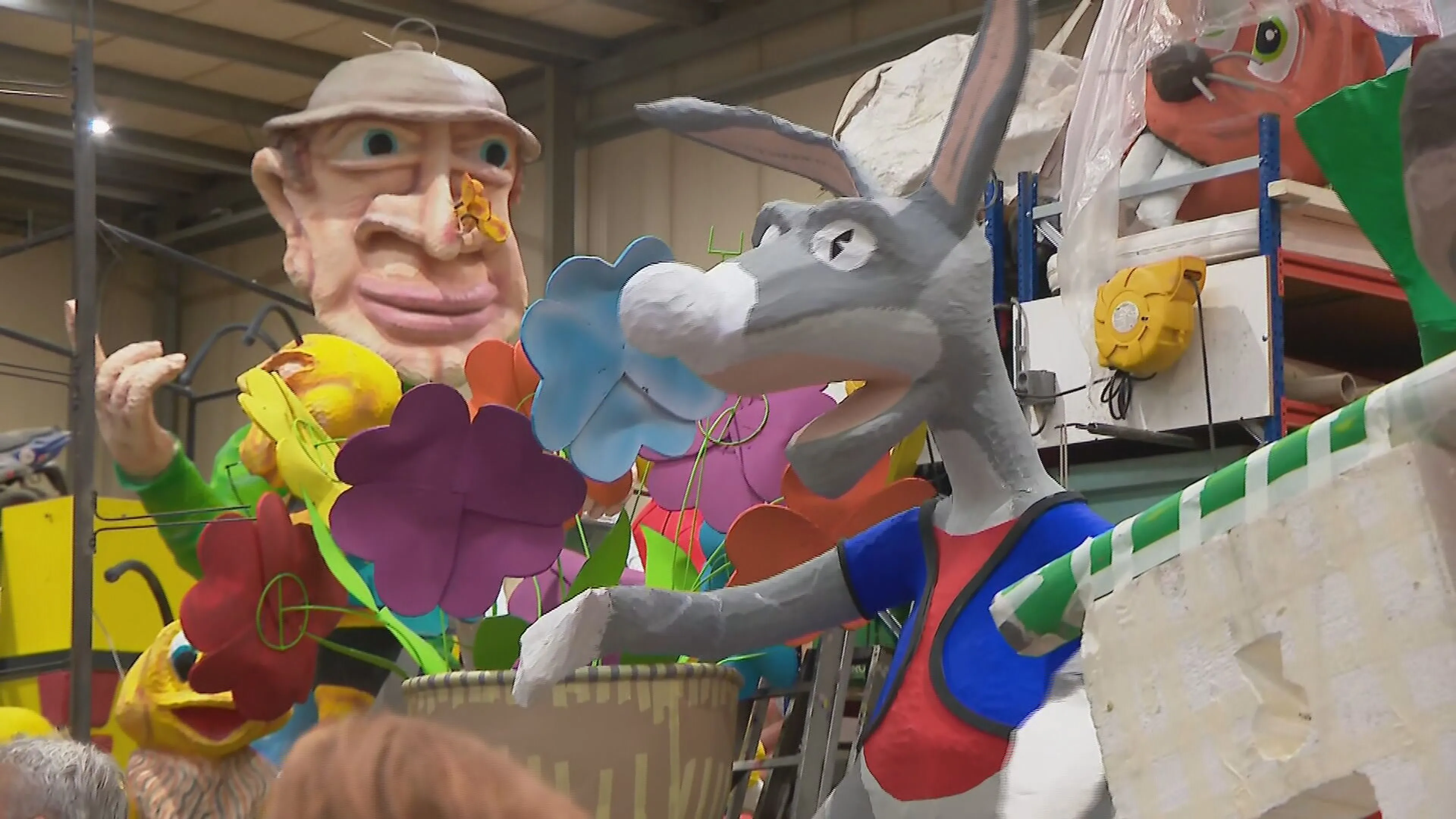 Carnavalskoorts stijgt, liefhebbers mogen spieken bij de praalwagens