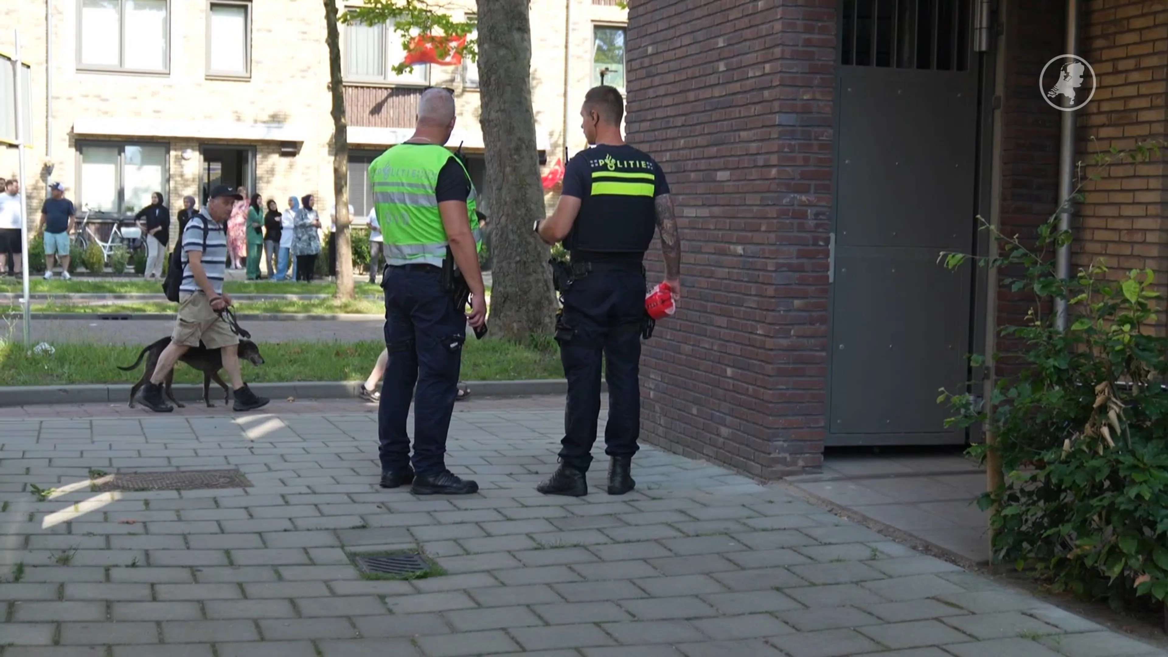 Kind (1) valt uit raam op derde verdieping in Schiedam