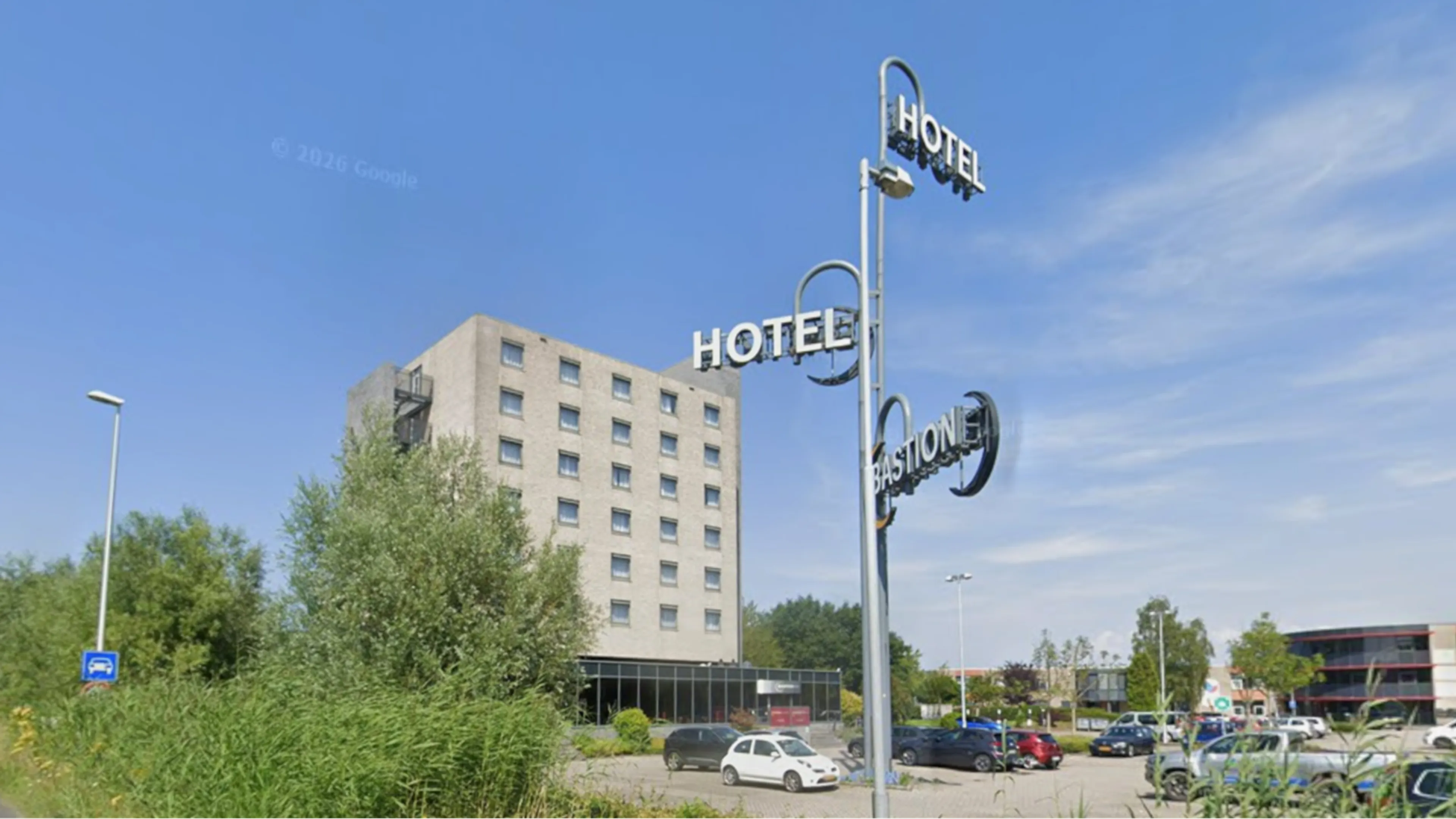'Oplichters doen zich voor als Bastion Hotels via WhatsApp'