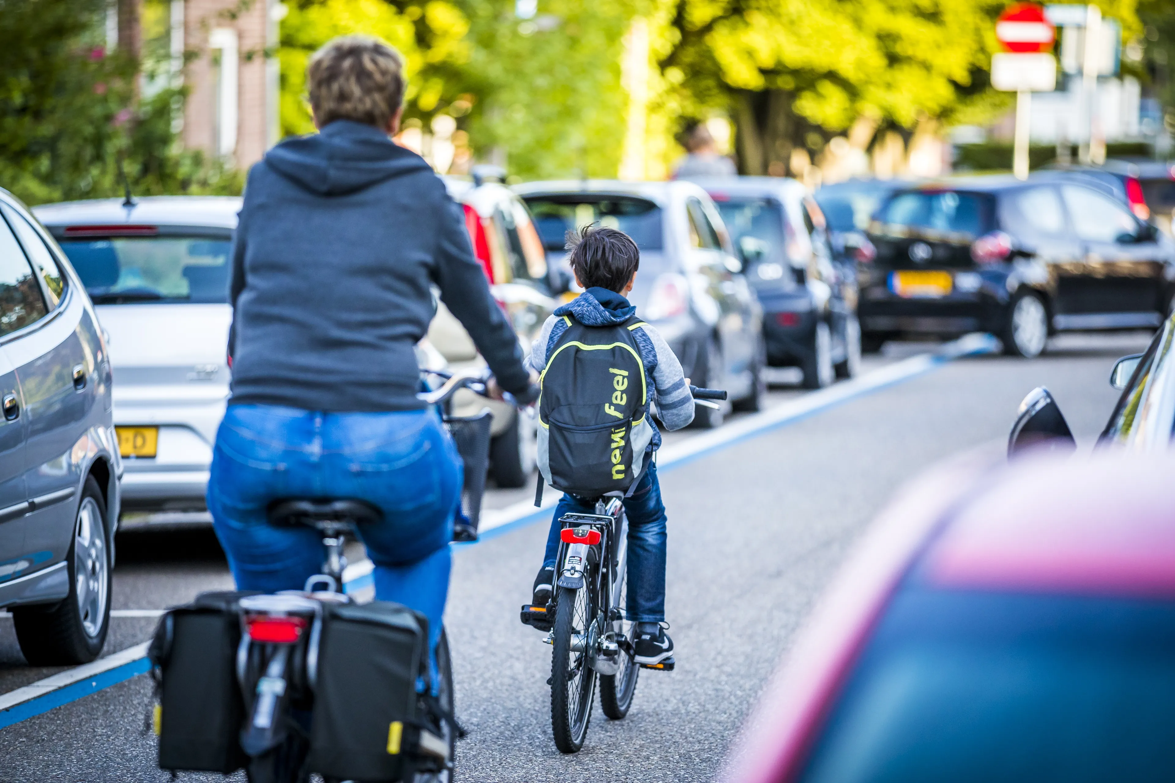 Minister Karremans roept ouders op: laat je kind naar school fietsen