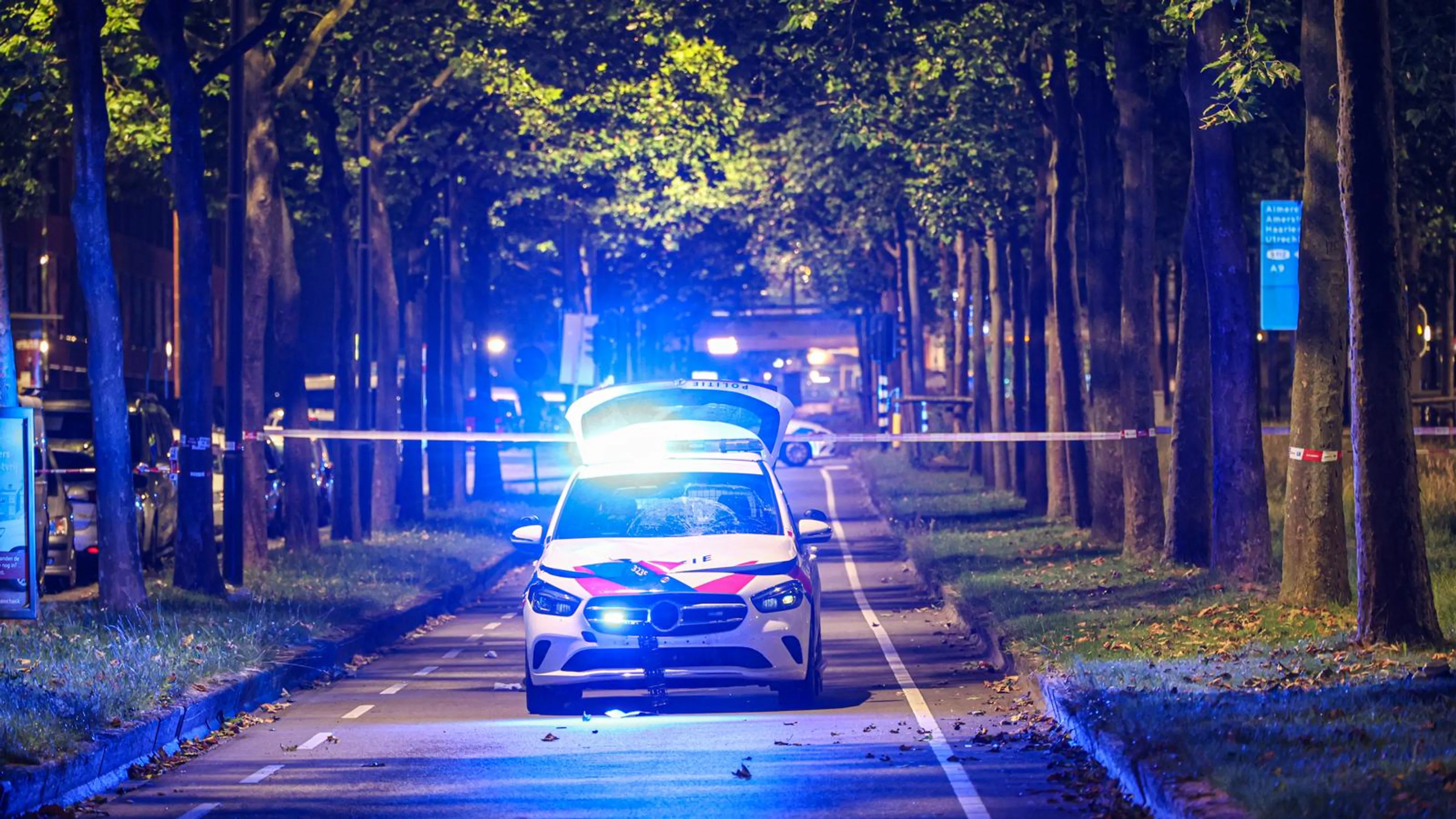 Automobilist (21) rijdt op hoge snelheid in op politieagent in Tilburg