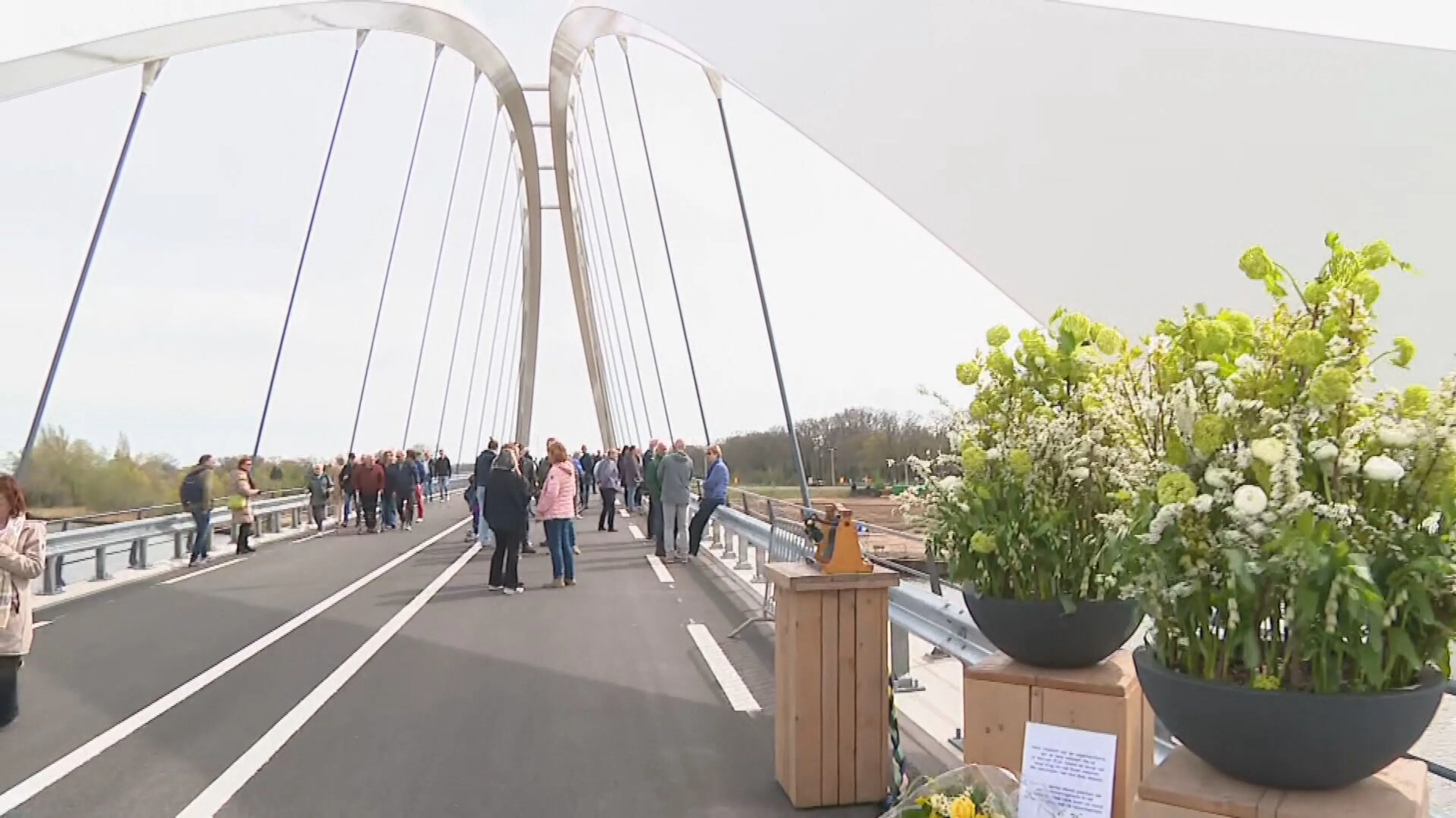 Nettelhorsterbrug in Lochem na lange en bewogen bouw eindelijk open