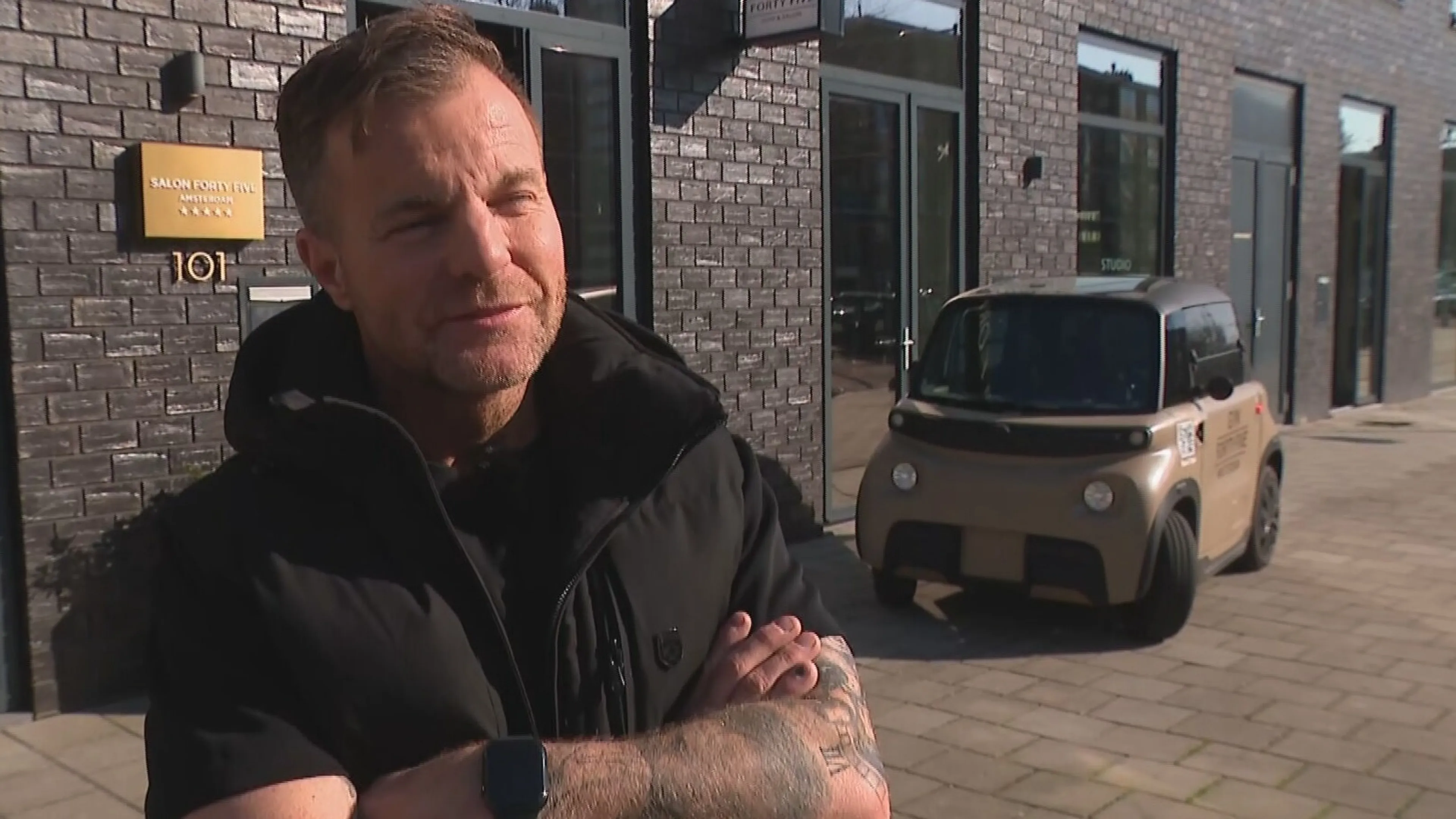 Ondernemer beboet om logo op auto: 'Moest ik het met een handdoek afdekken?'