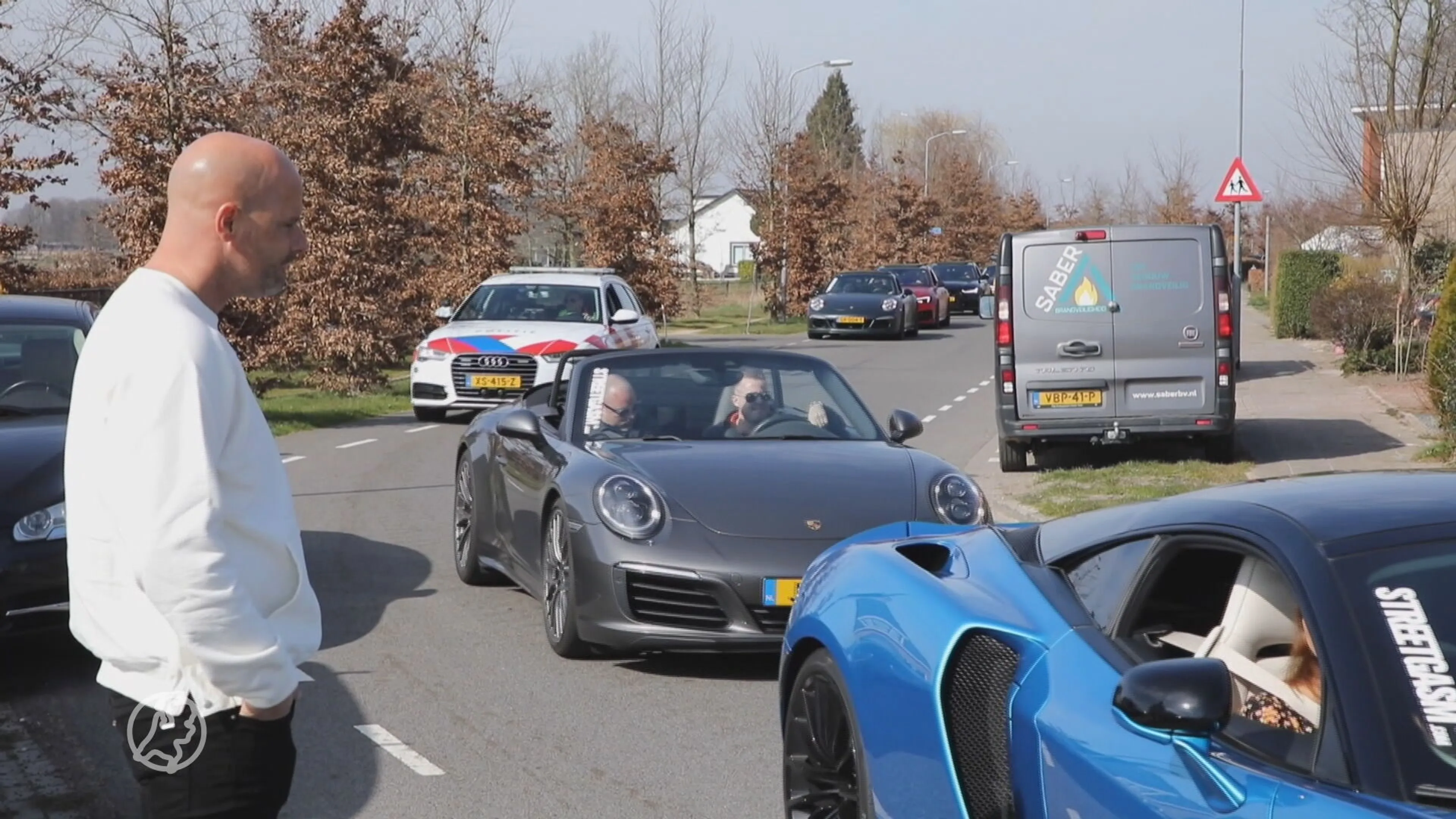 Politie deelt rijkelijk boetes uit bij supercar-tourtocht