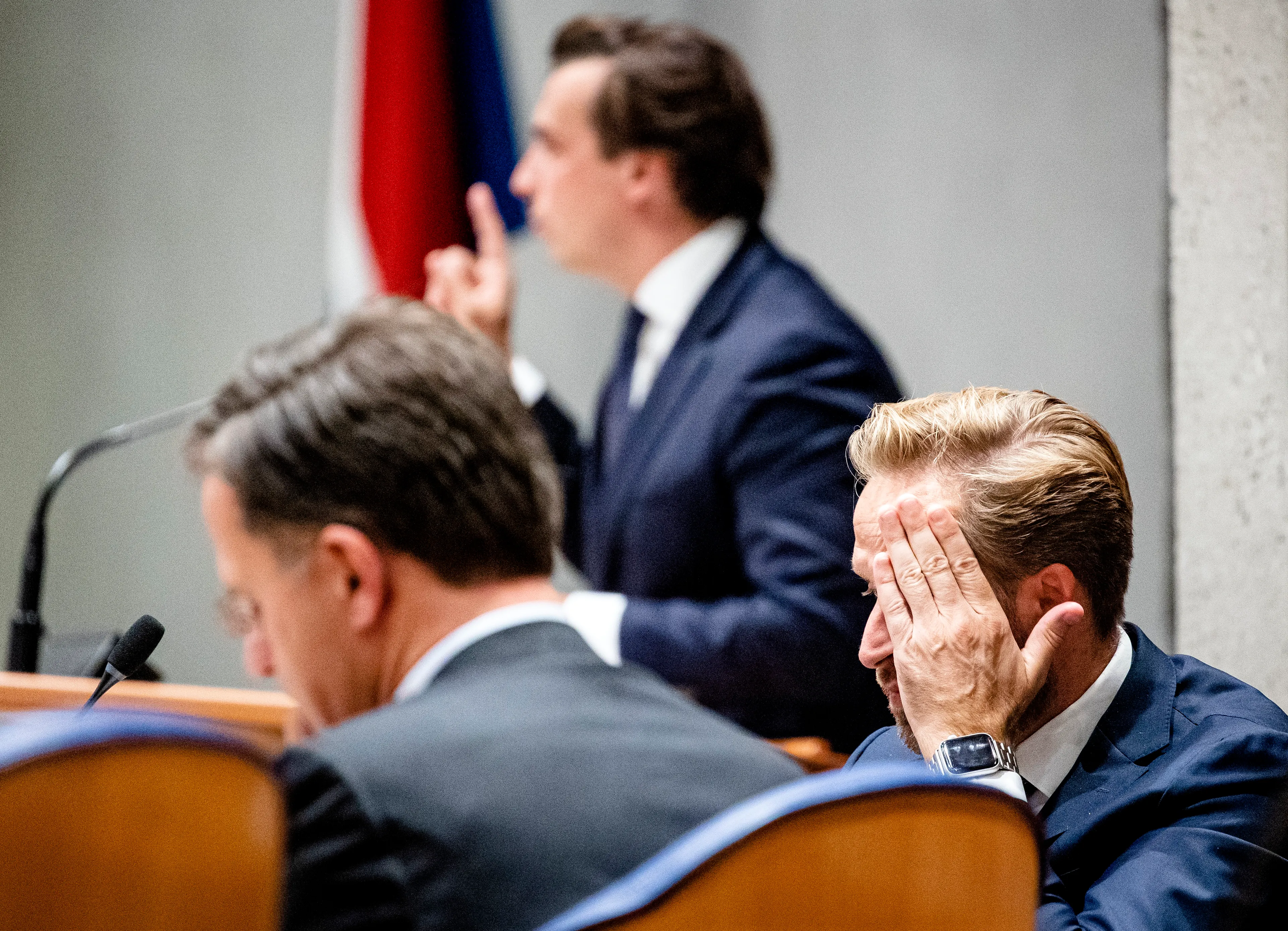Vertrouwen in elkaar groeit, maar in de politiek tot een dieptepunt gedaald