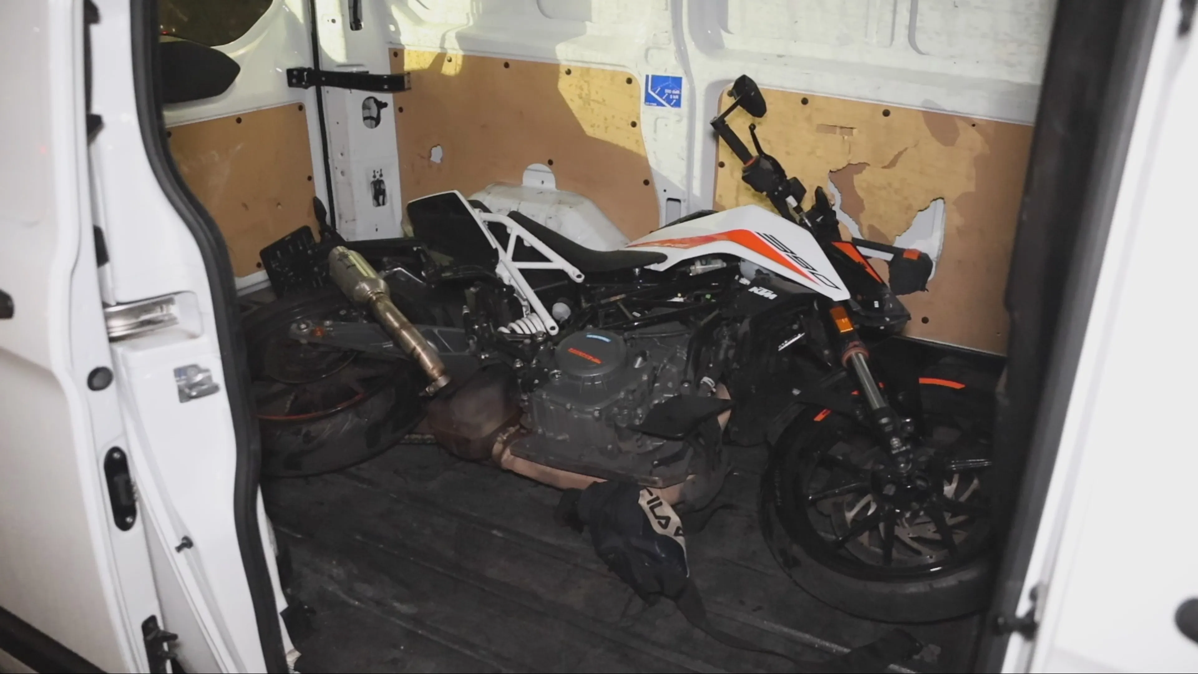 Motordieven slaan op de vlucht na achtervolging door Den Haag