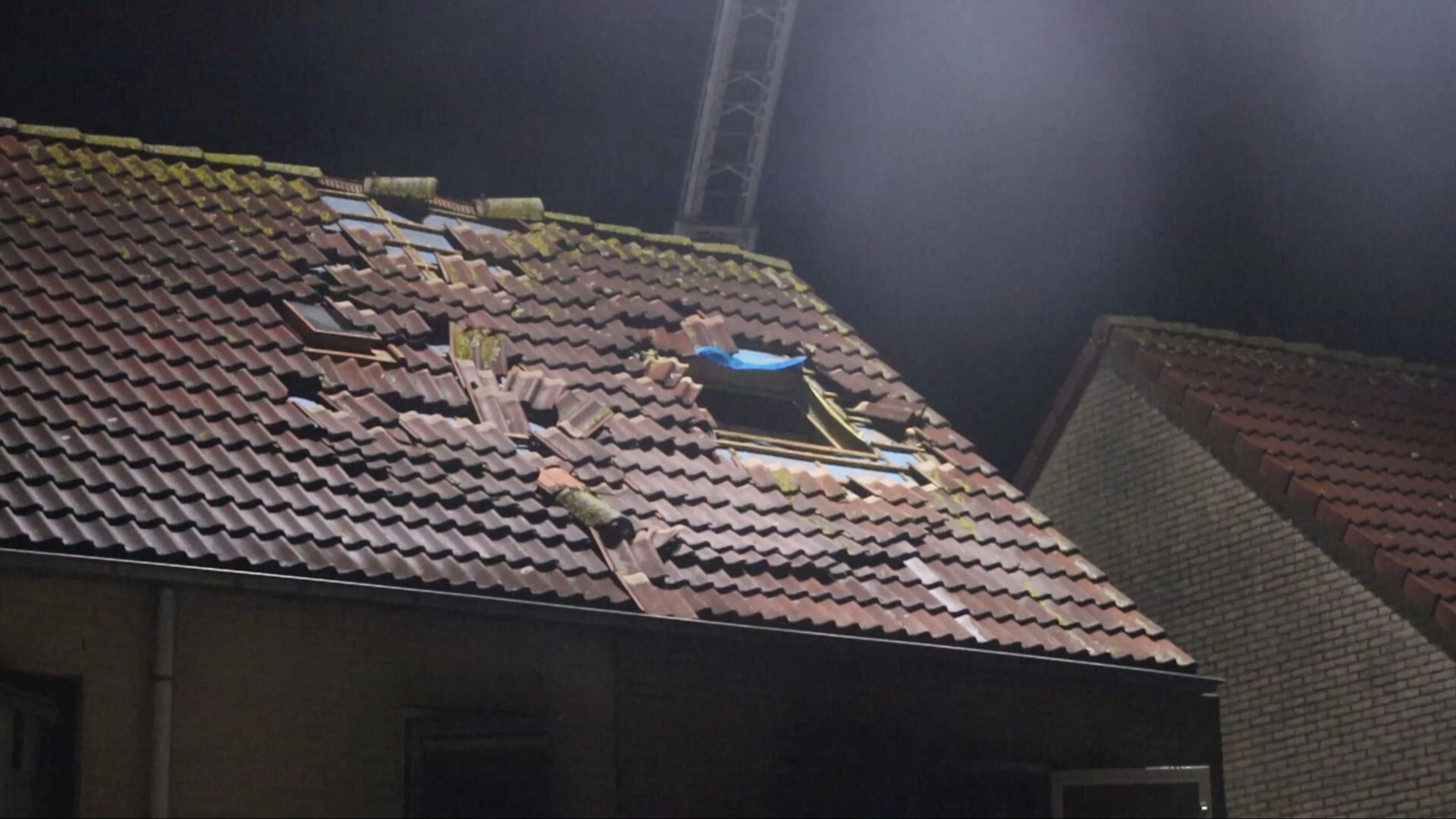 Zwaargewonde na explosie bij woning in Almere