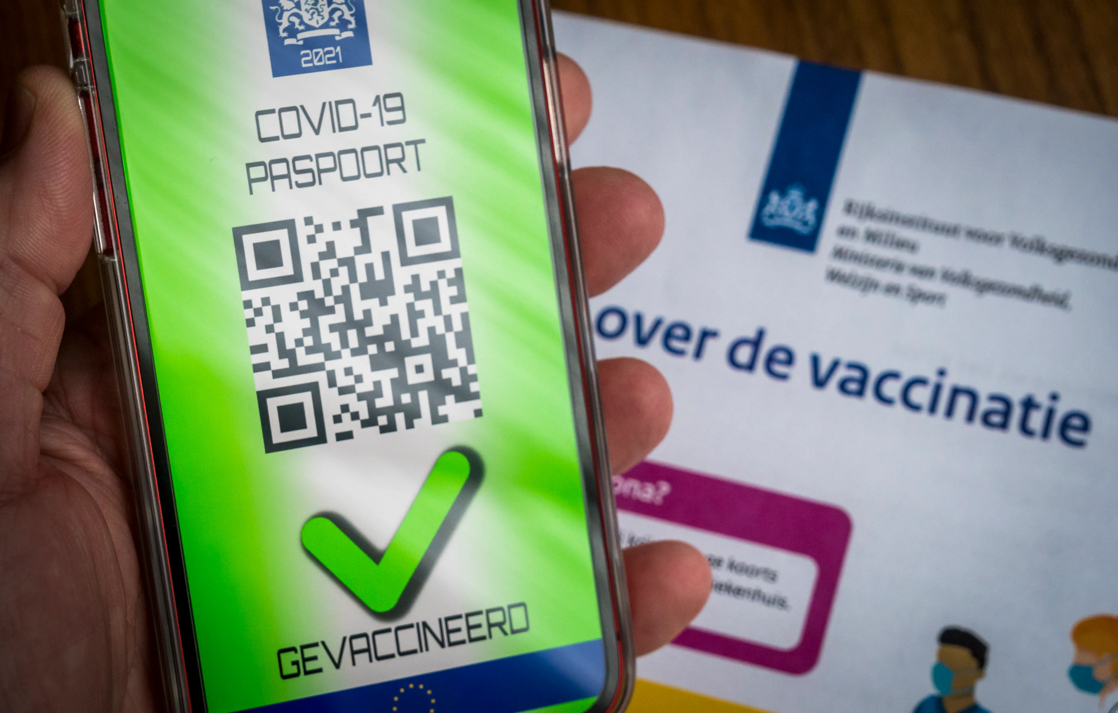 'Honderdduizenden Nederlanders wachten nog op RIVM-vaccinatiebewijs'