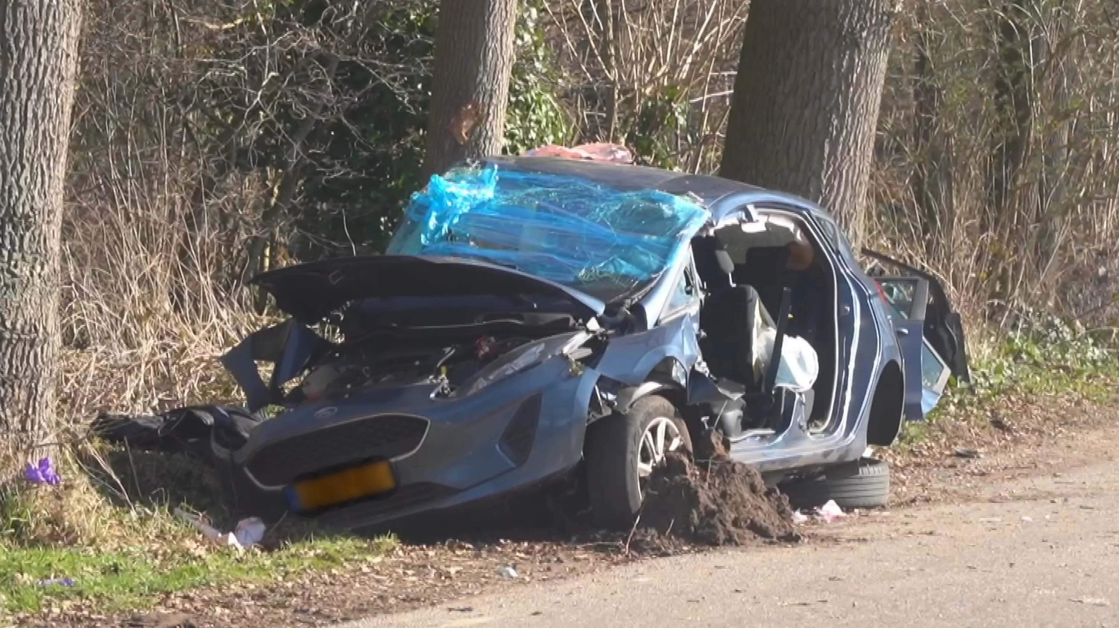 Meerdere gewonden en flinke ravage bij ongeval in Nijkerk, weg voorlopig dicht