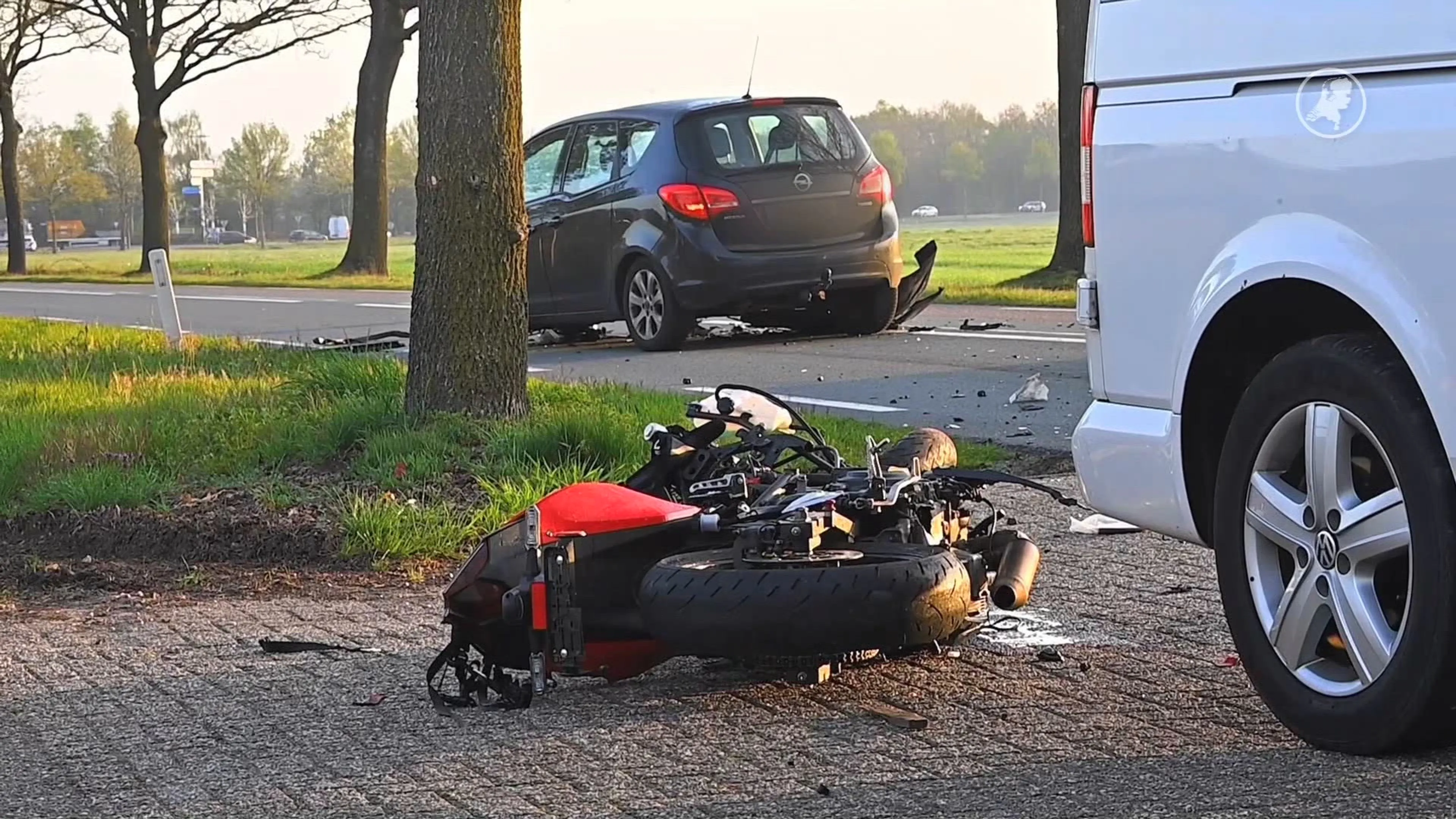 Motorrijder (50) overleden na botsing met auto in Budel