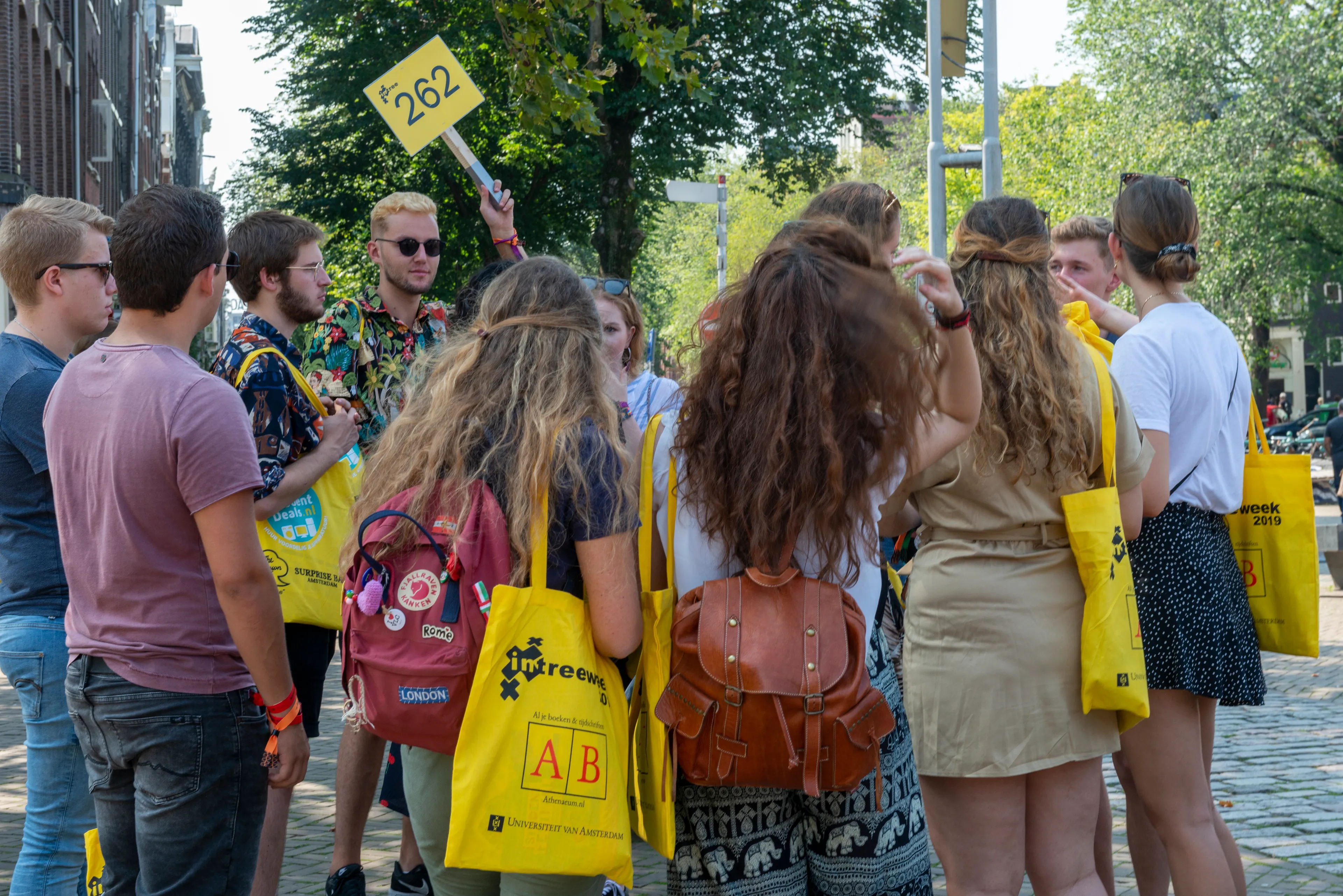 Kabinet wil introductieweken voor studenten dit jaar schrappen