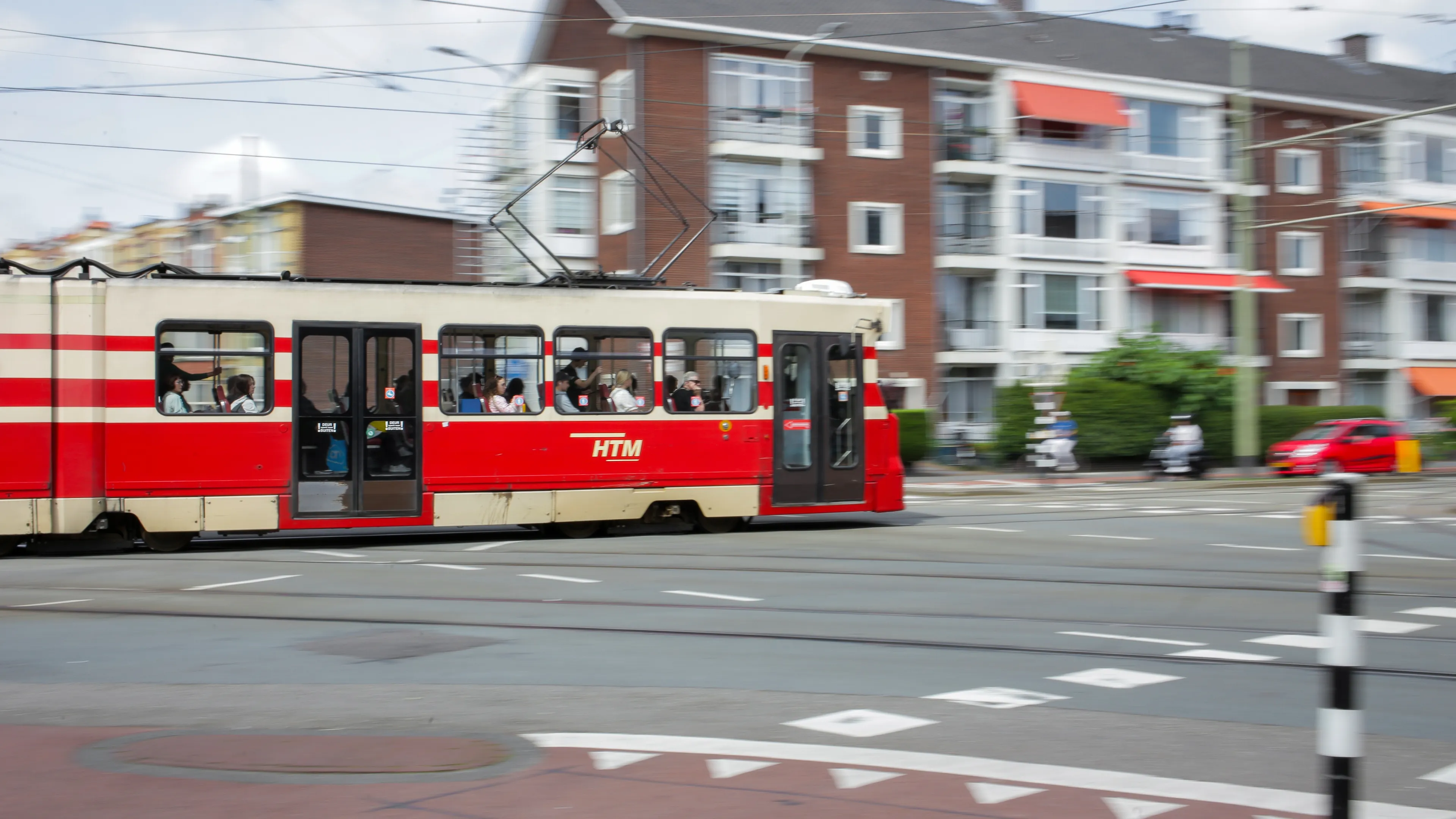 Aangifte gedaan tegen vlogger na homohaat in tram waarbij medepassagier Bart ingreep