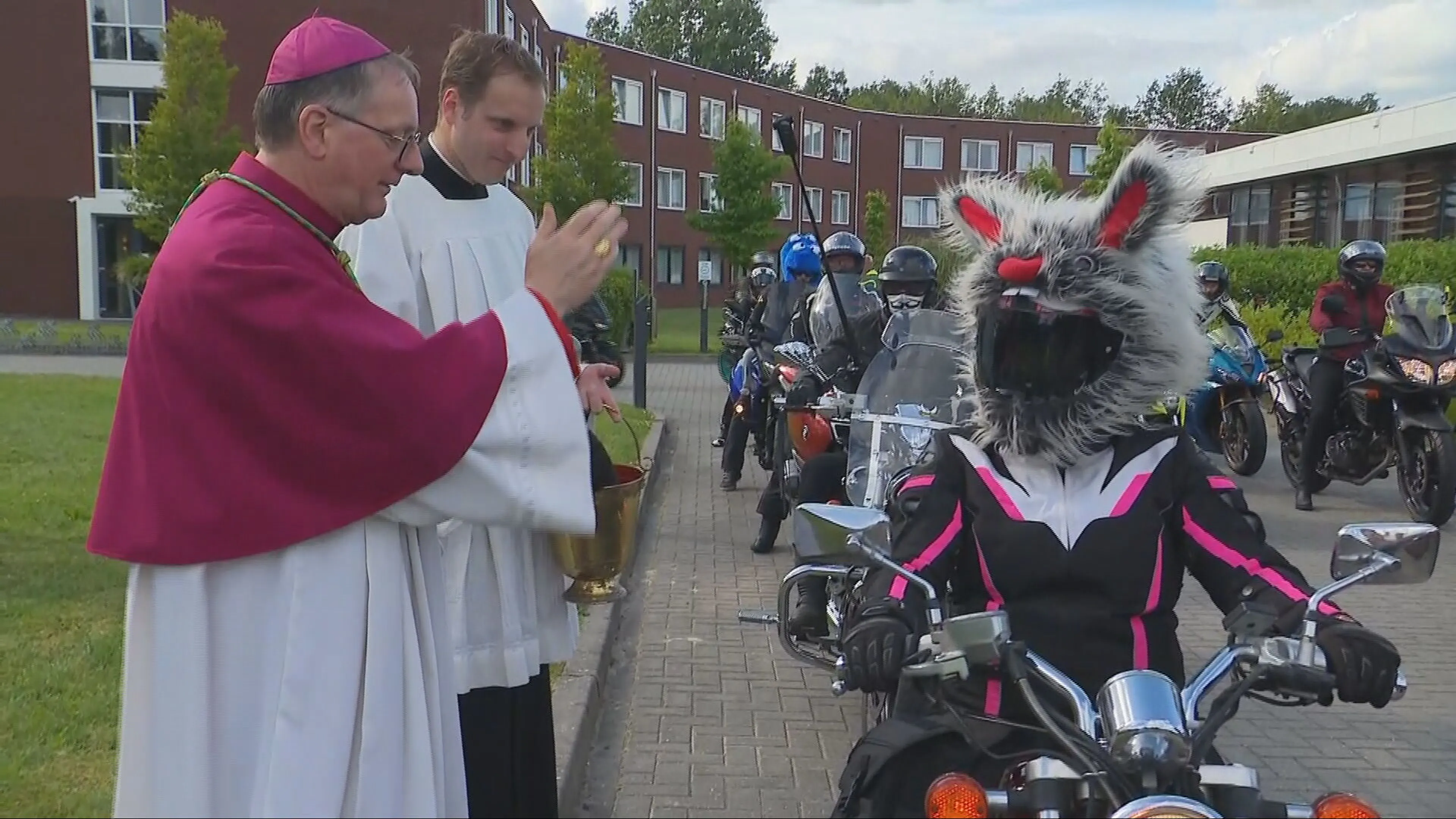 Ronkende motoren en gierende banden: Assen maakt zich op voor TT