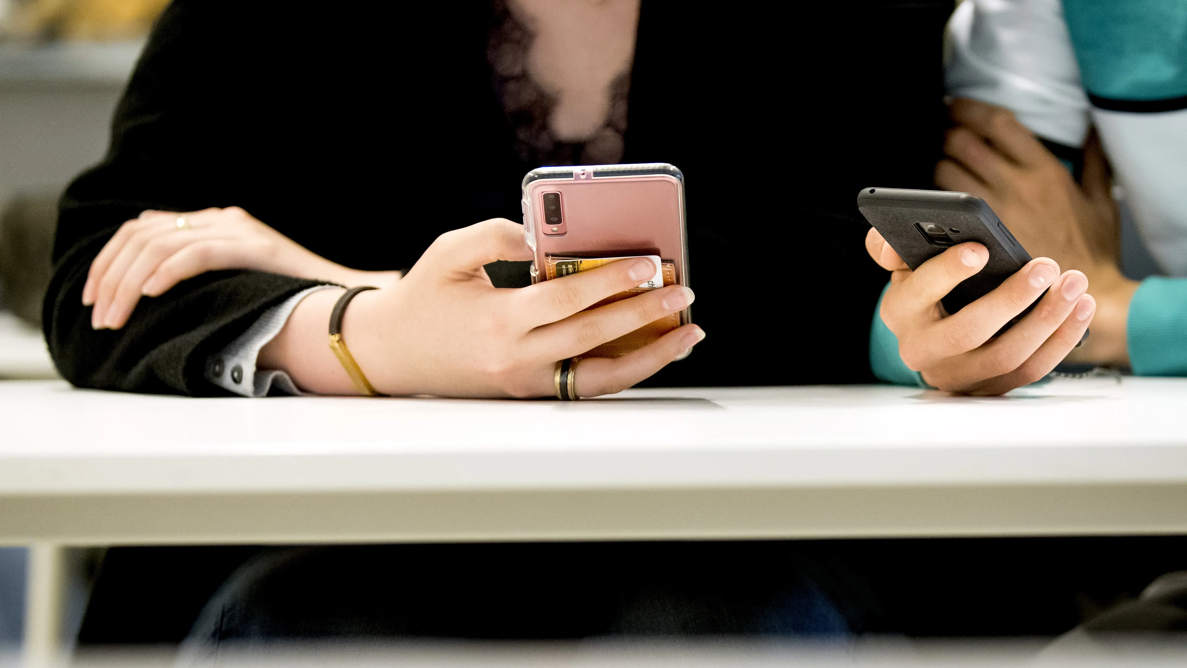 Telefoons van miljoenen Nederlanders online tegen betaling te volgen