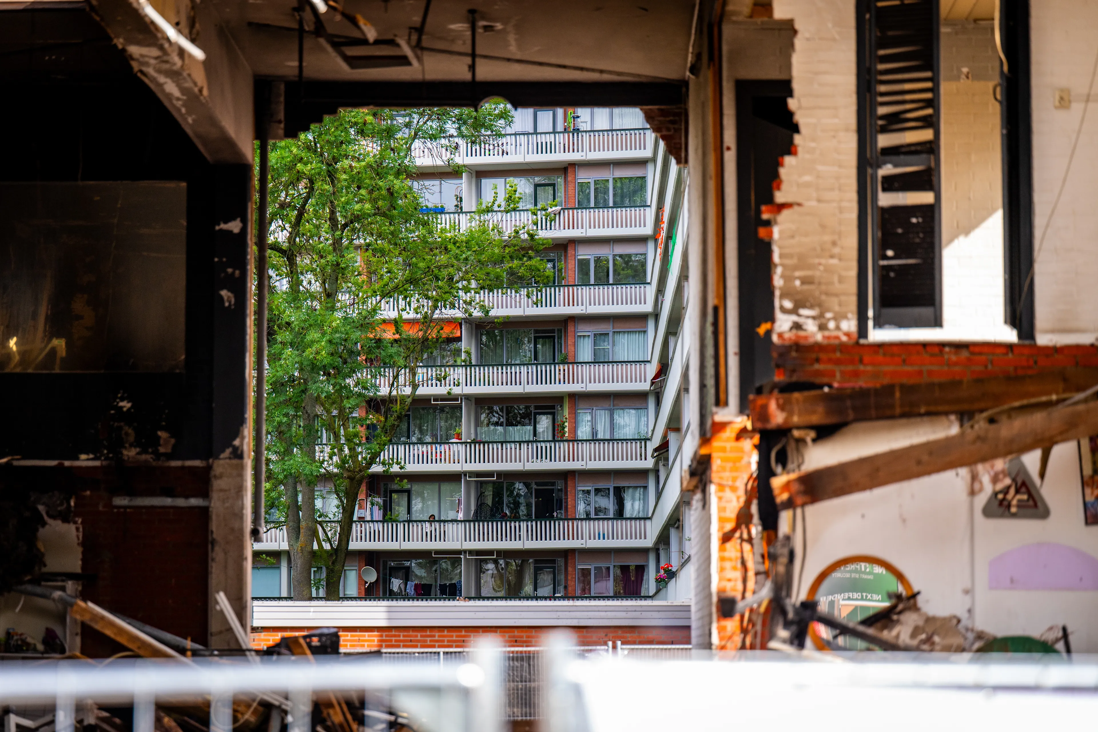 Bijna 400 bewoners terug naar huis na explosie bij flat in Amsterdam-West