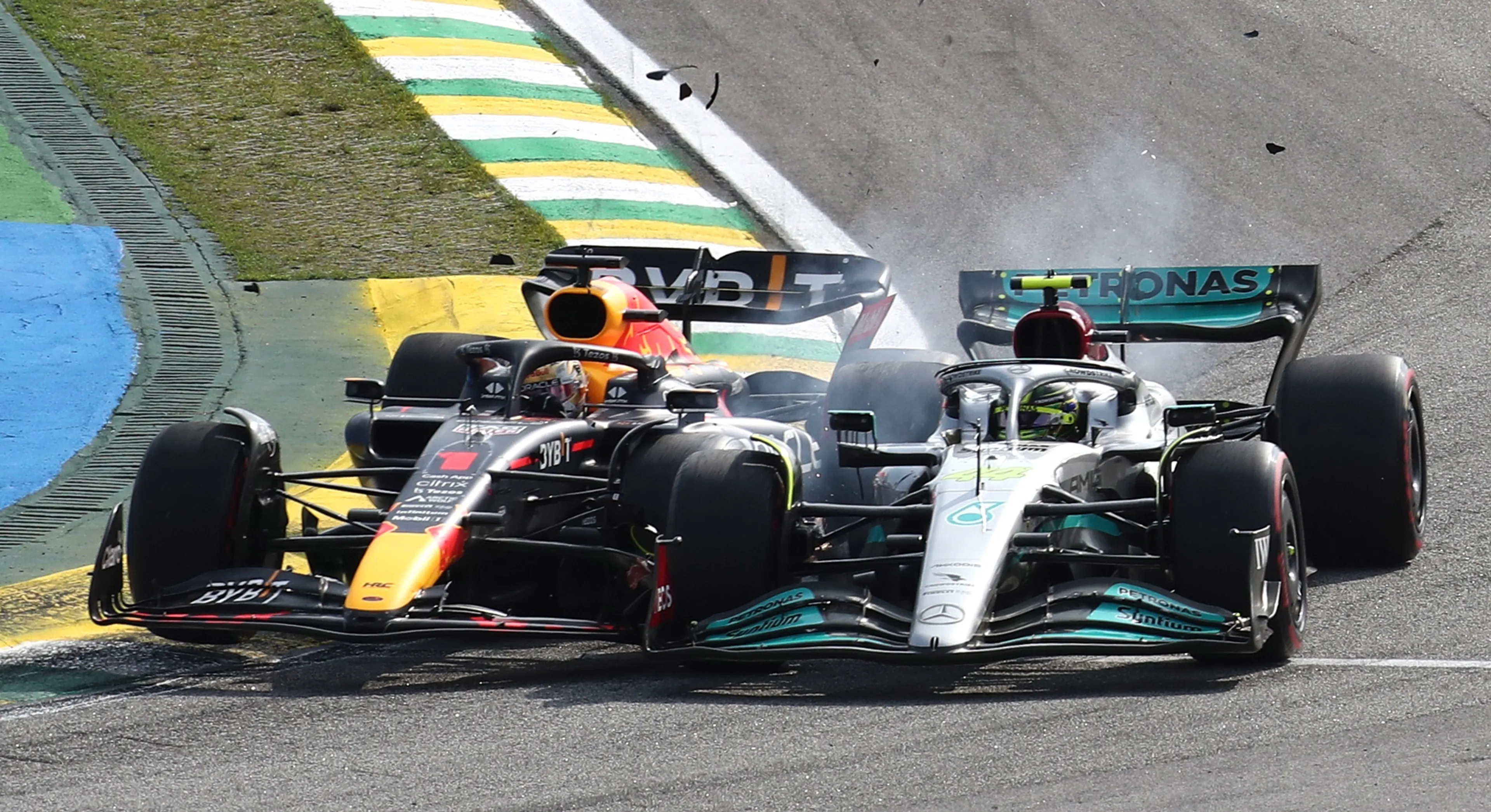 Alsnog zesde plaats voor Verstappen na pechrace, Mercedes pakt uit
