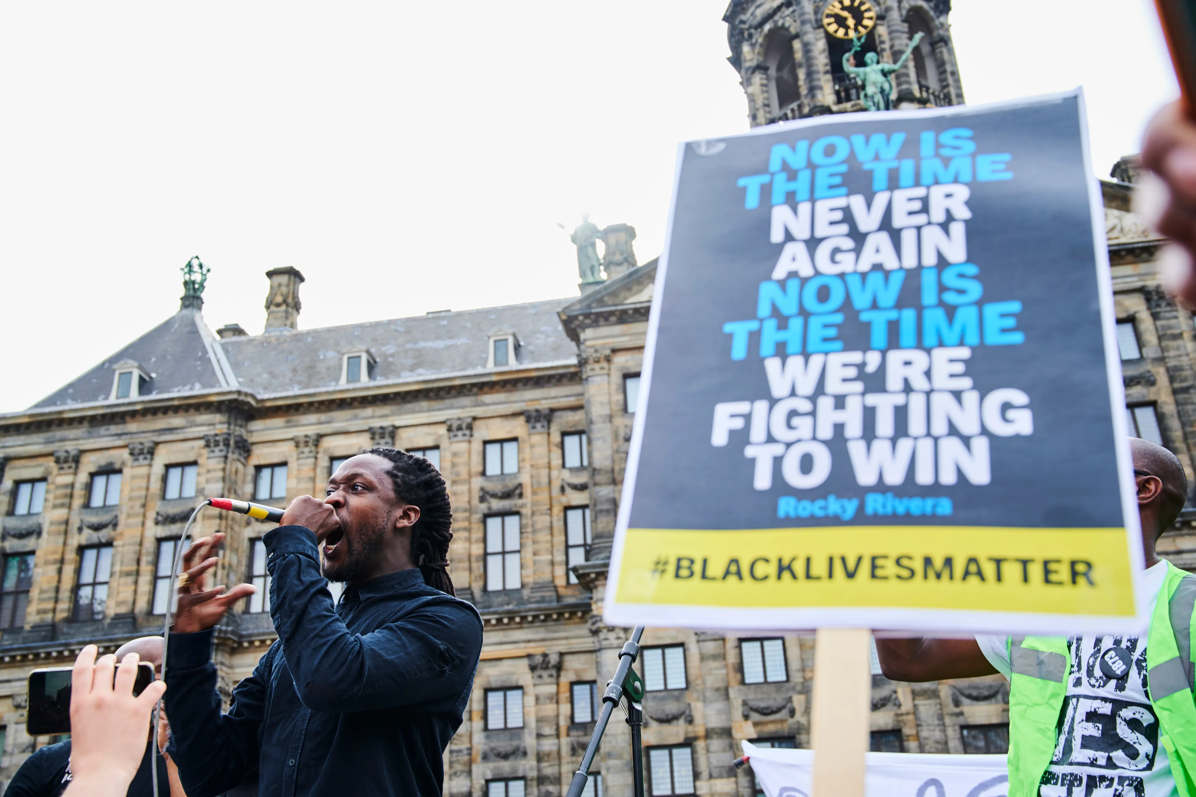 OM onderzoekt uitspraken Akwasi op de Dam