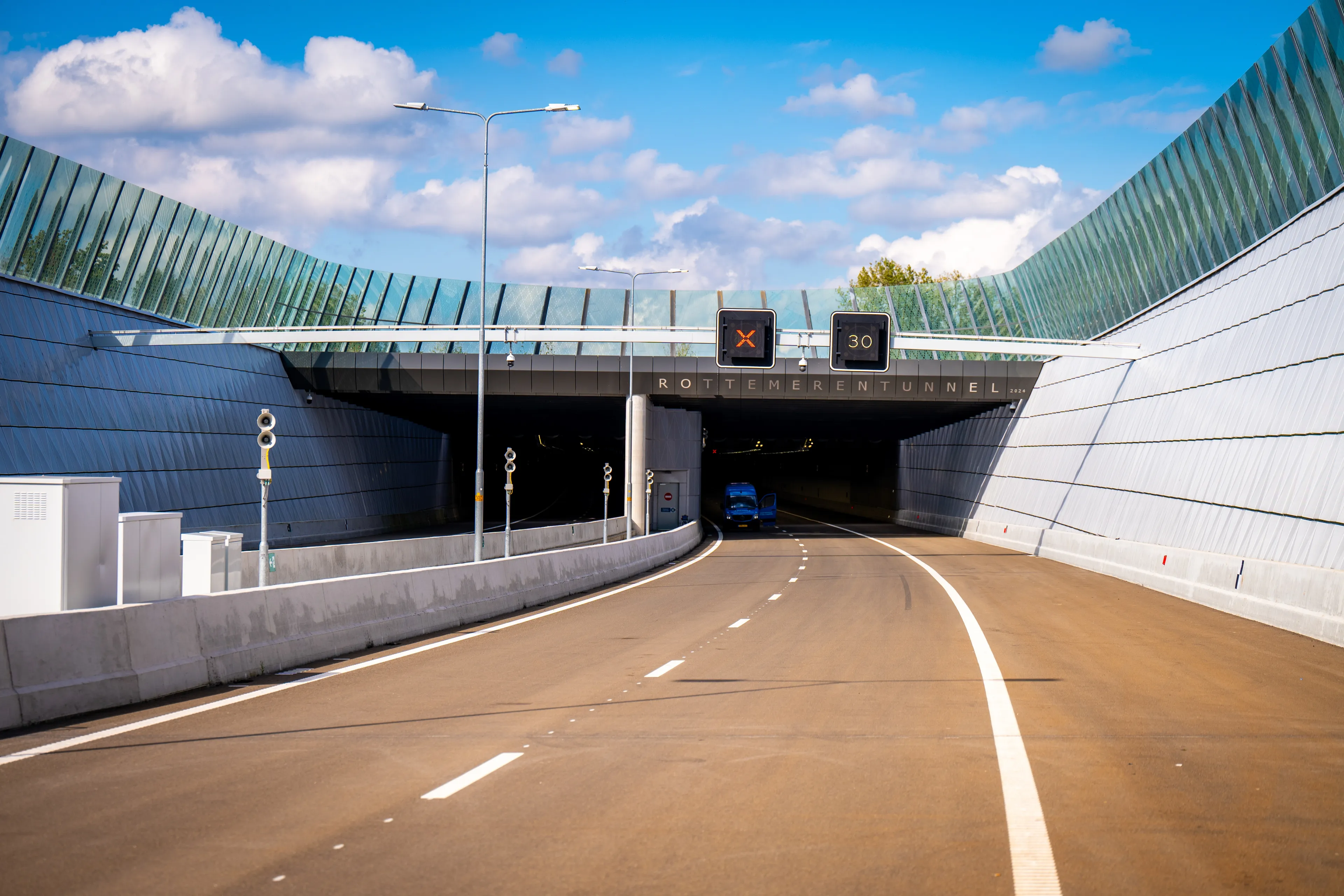 A16 bij Rotterdam dicht door storing Rottemerentunnel, flinke vertraging